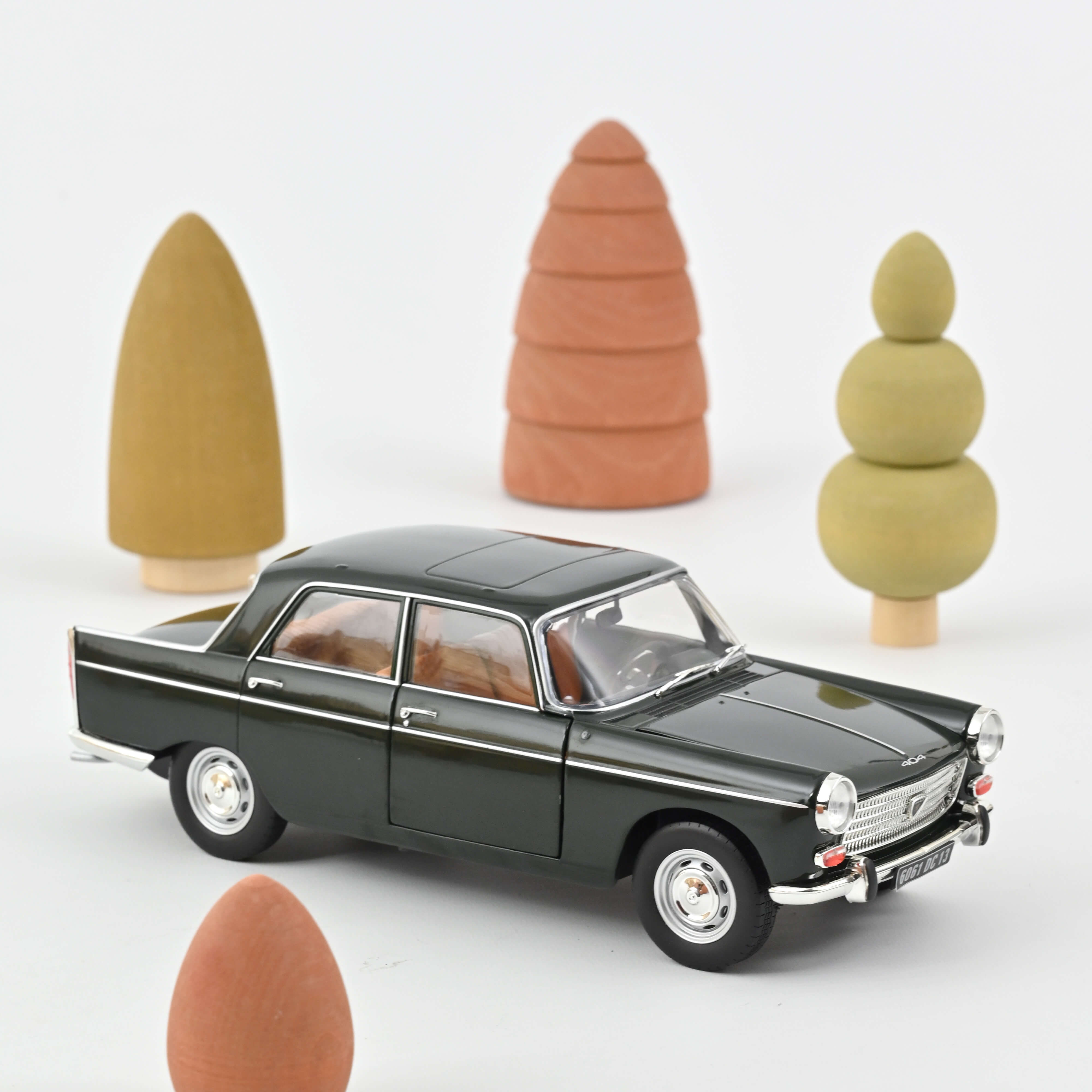 norev-peugeot-404-1965-modellino-auto-1-18-verde-antico image 1