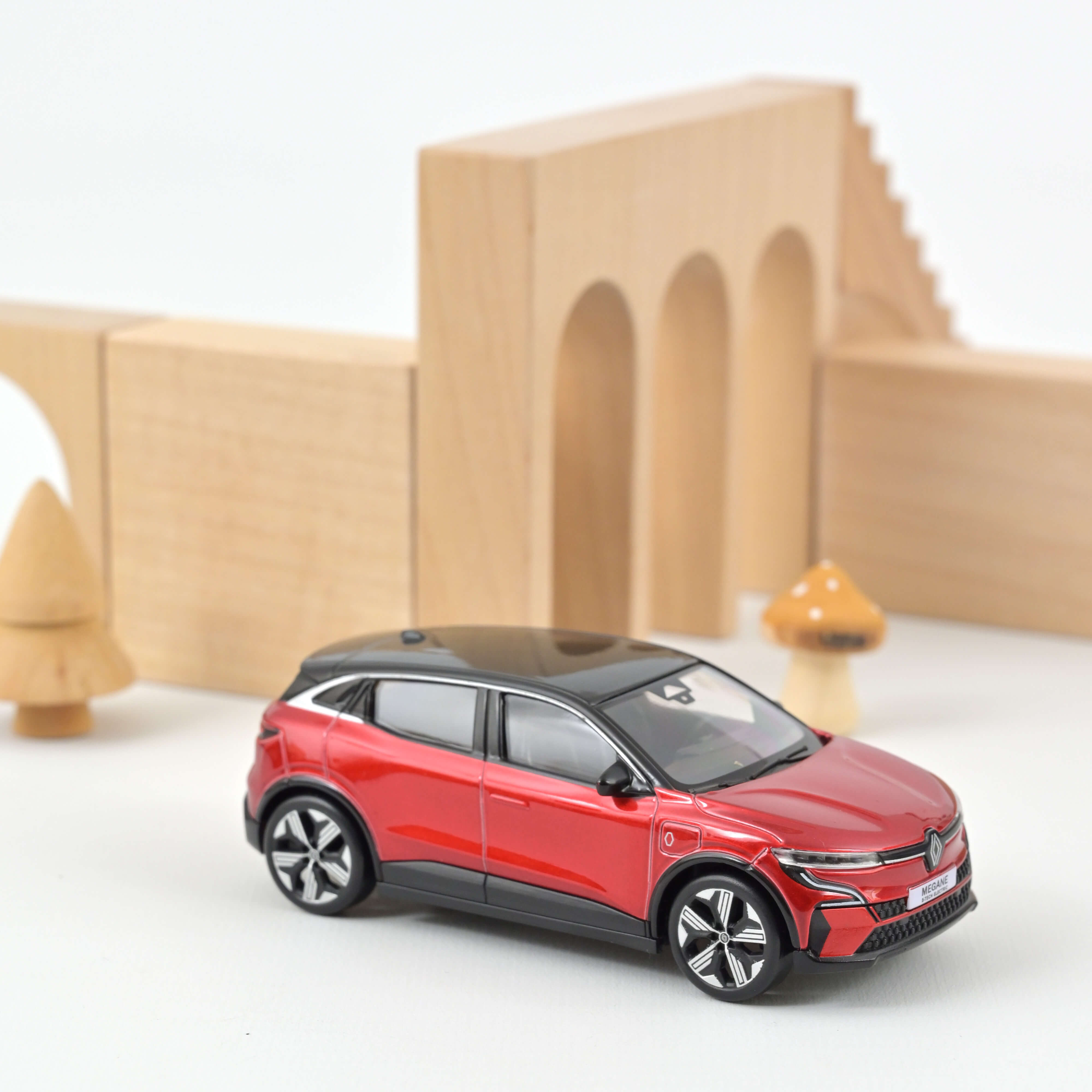 norev-renault-m-gane-e-tech-electrique-2022-rouge-flamme-et-noir-modellino-auto- image 1