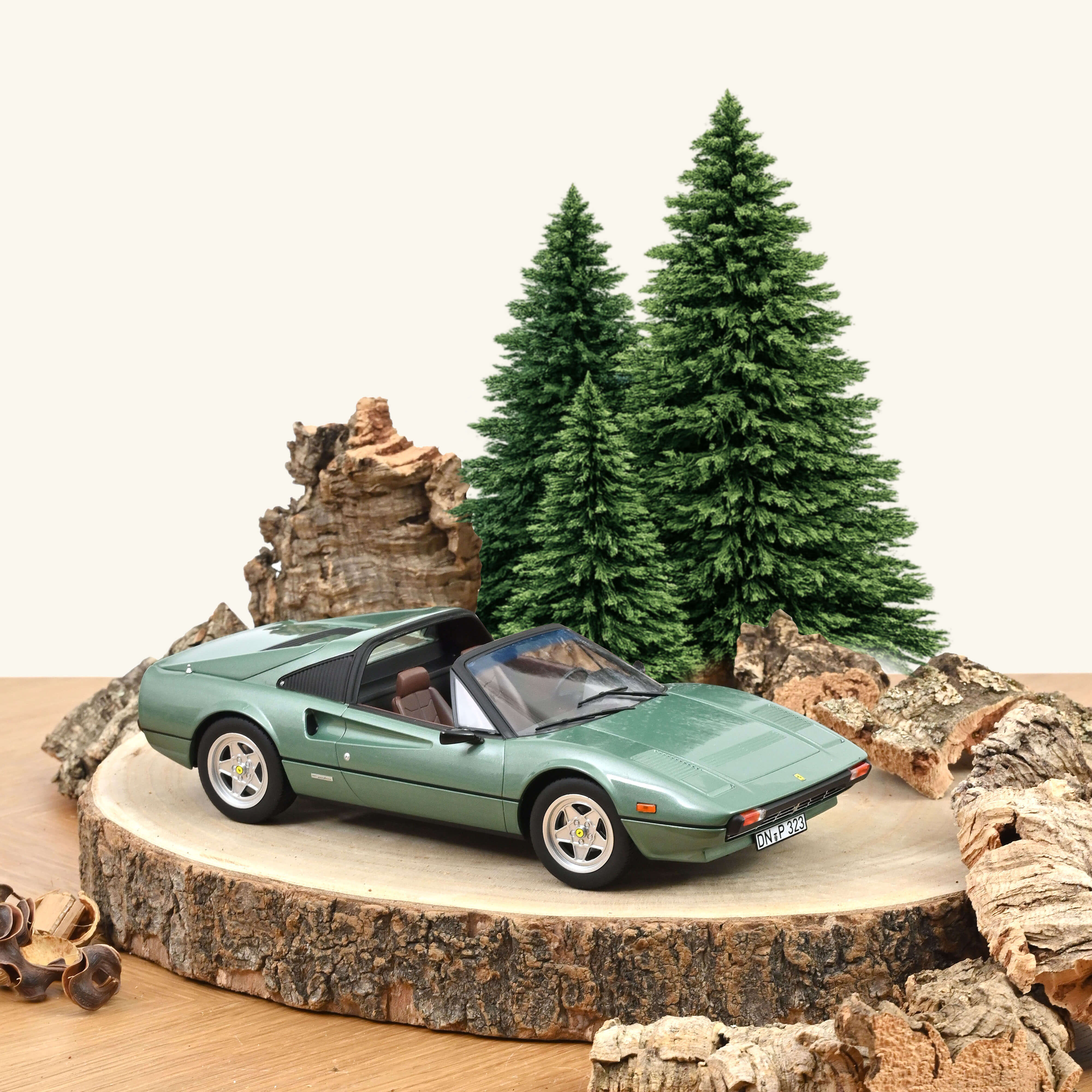 norev-ferrari-308-gts-1982-verde-medio-1-18-edizione-limitata-200-pcs image 1
