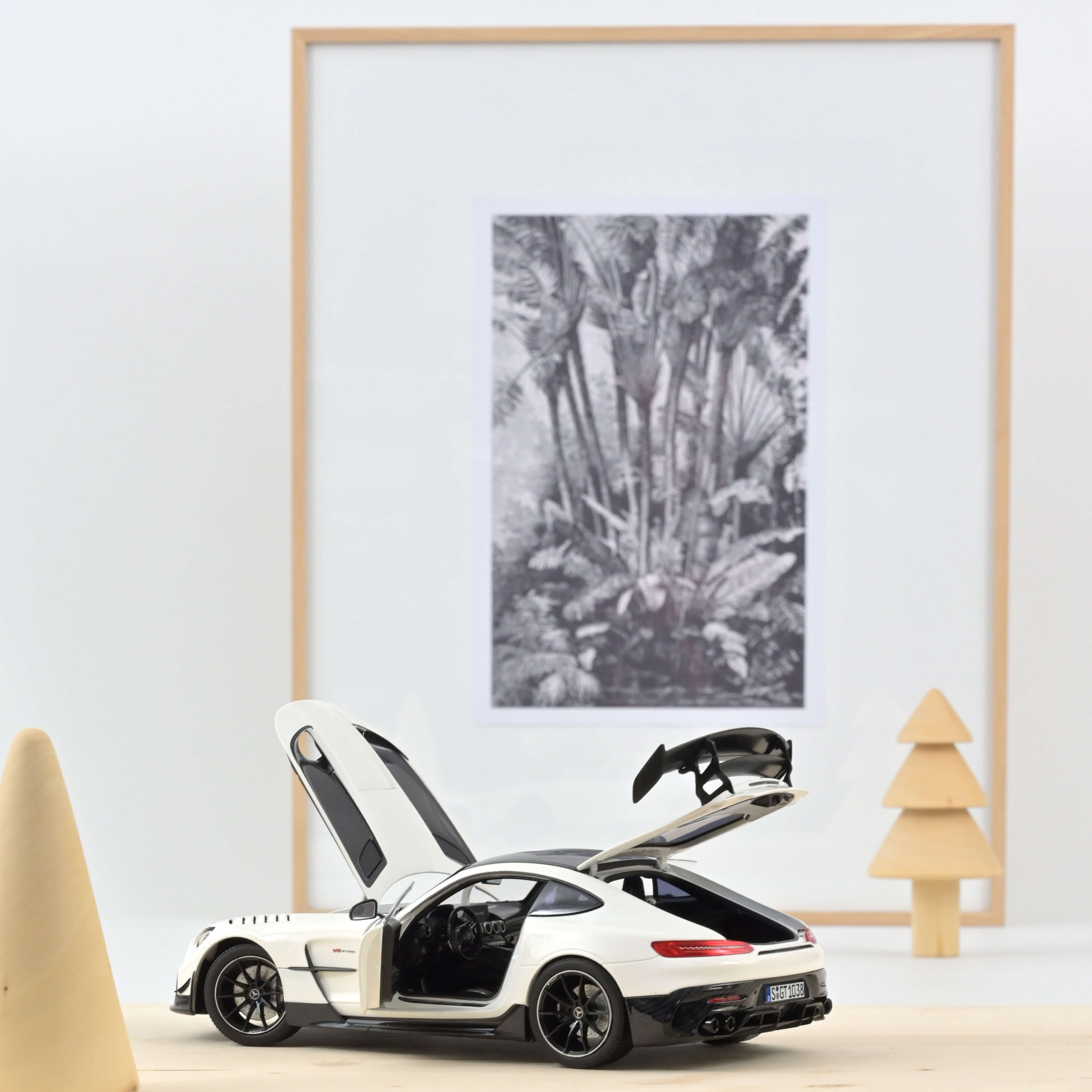 norev-mercedes-amg-gt-black-series-2021-modellino-1-18-bianco-300-pz image 2
