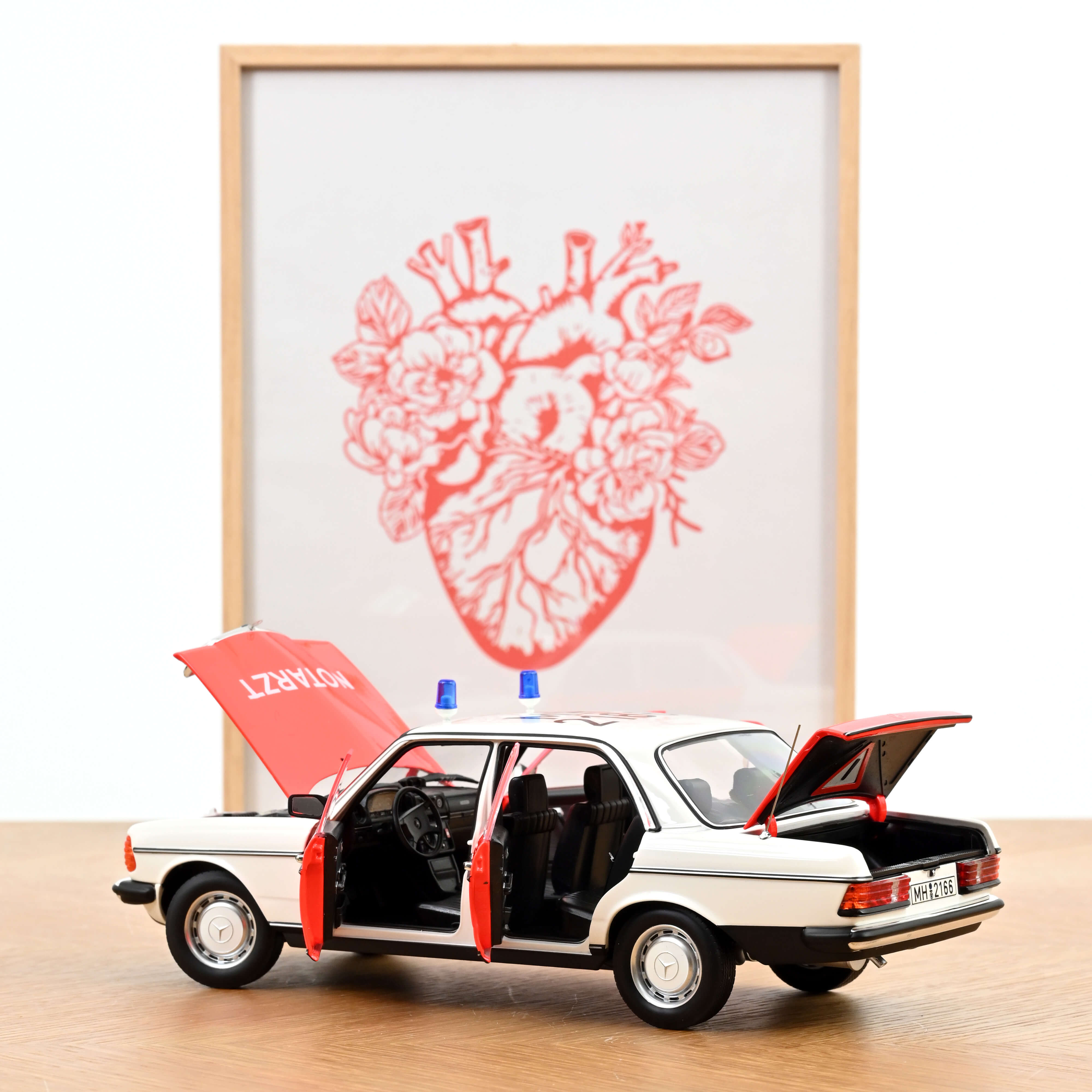 norev-mercedes-benz-200-ambulanza-soccorso-1984-1-18-m-hlheim image 2