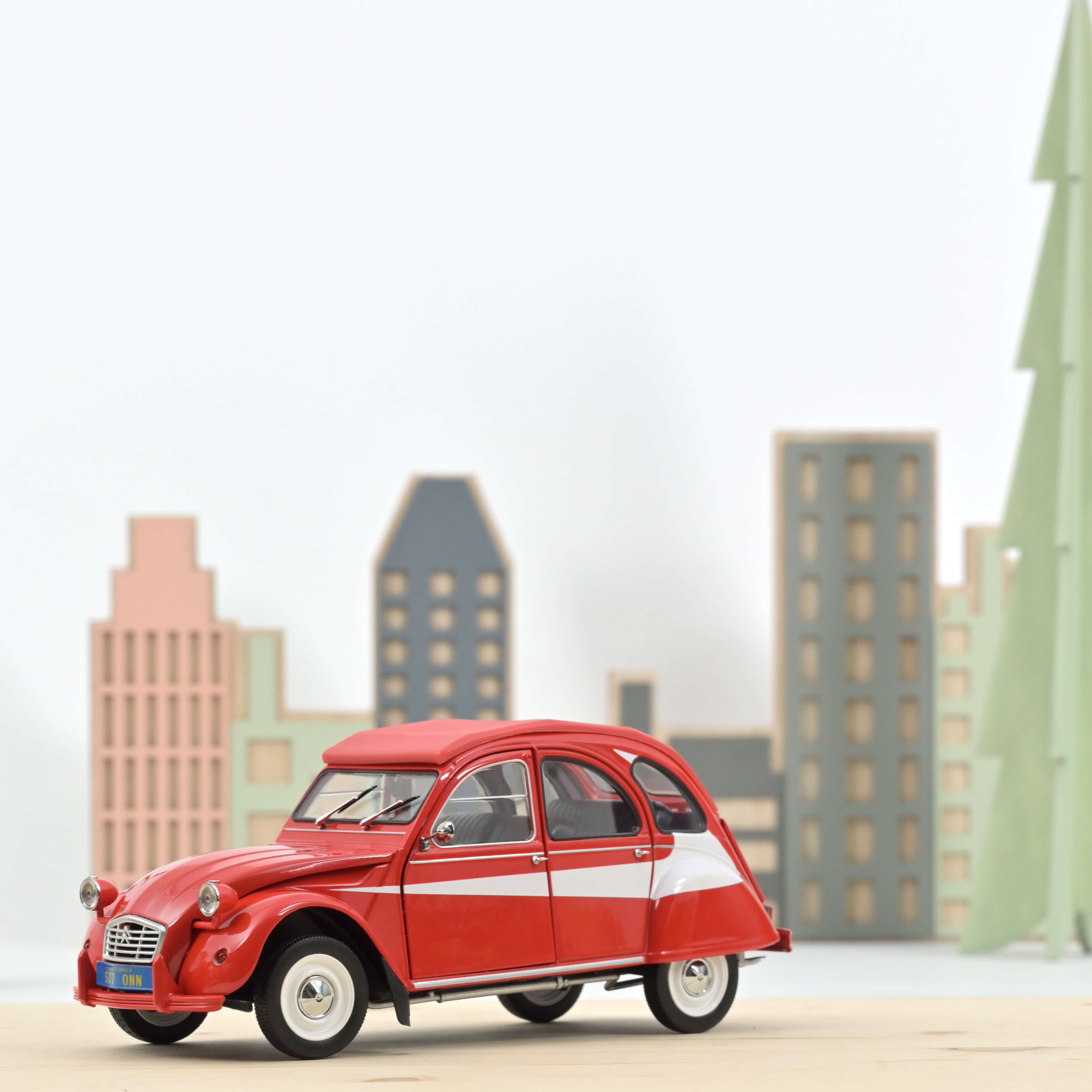 norev-citro-n-2cv-1979-rossa-con-decori-bianchi-modellino-die-cast-1-18-edizione image 1
