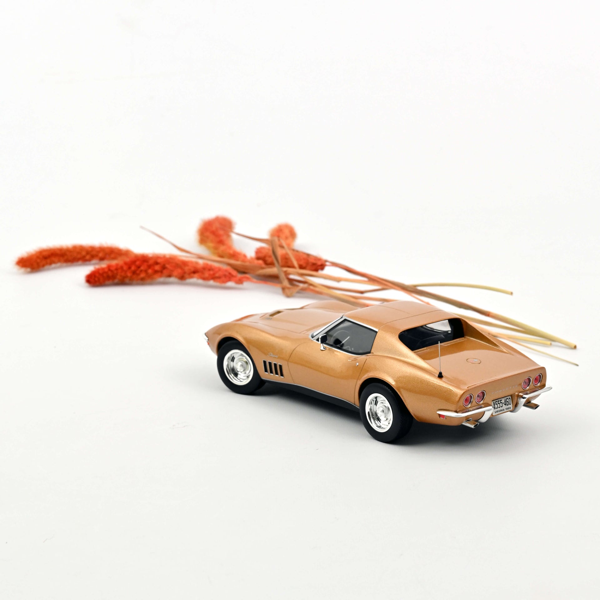 norev-chevrolet-corvette-coup-c3-1969-1-18-modellino-oro-metallizzato image 1