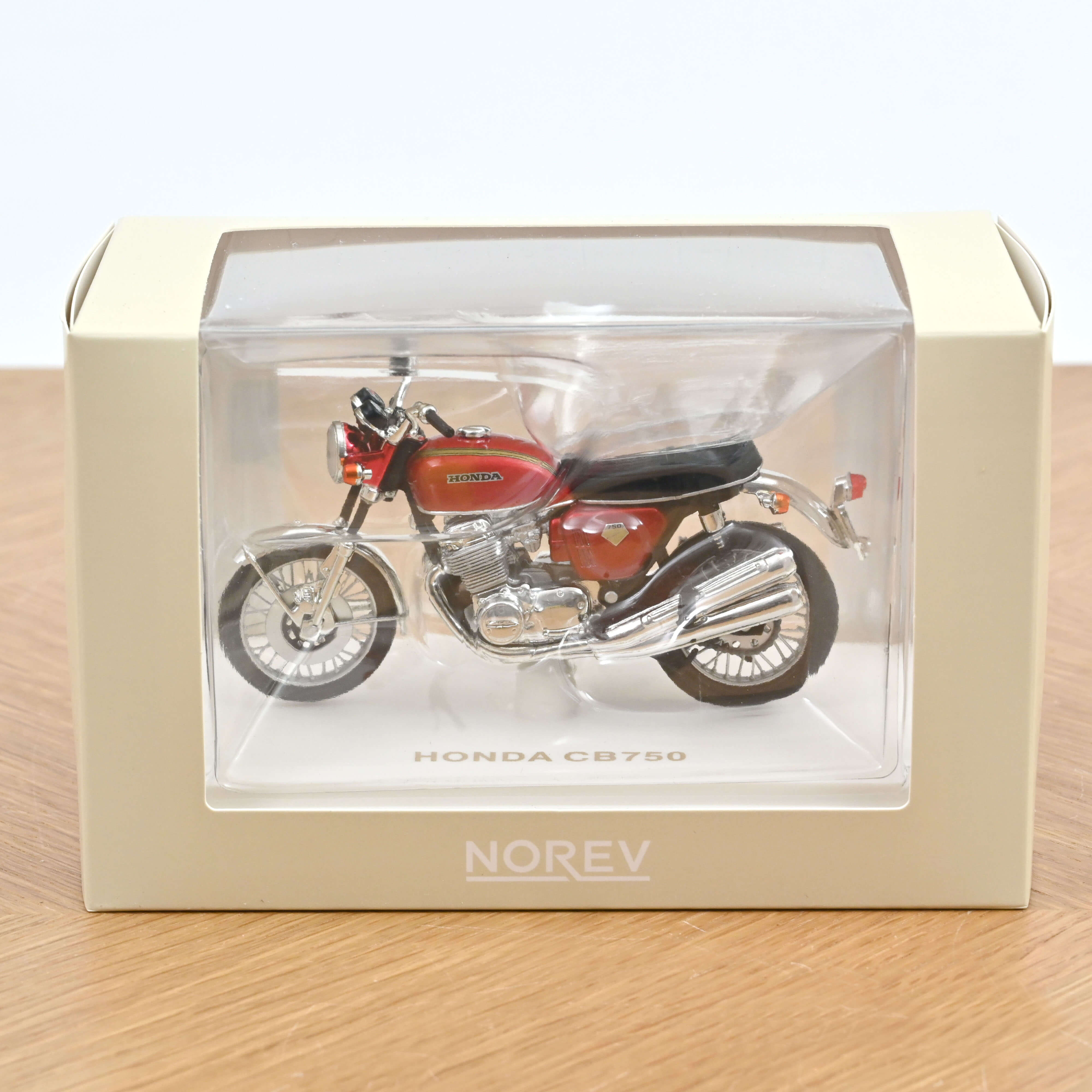 norev-honda-cb750-1969-1-18-rosso-metallizzato image 3
