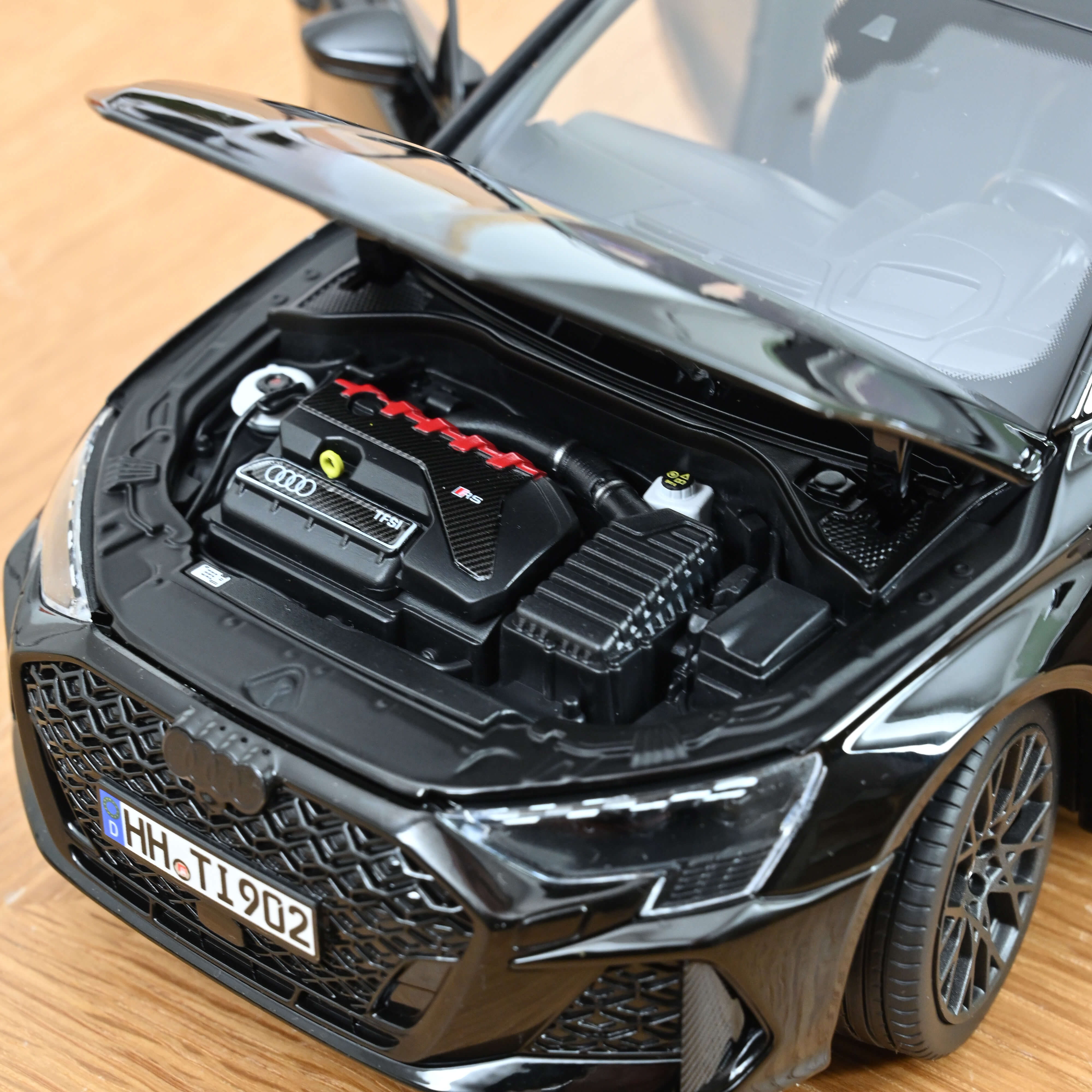 norev-audi-rs-3-sportback-2025-noir-mythe-1-18-modellino-auto-con-pack-black image 5