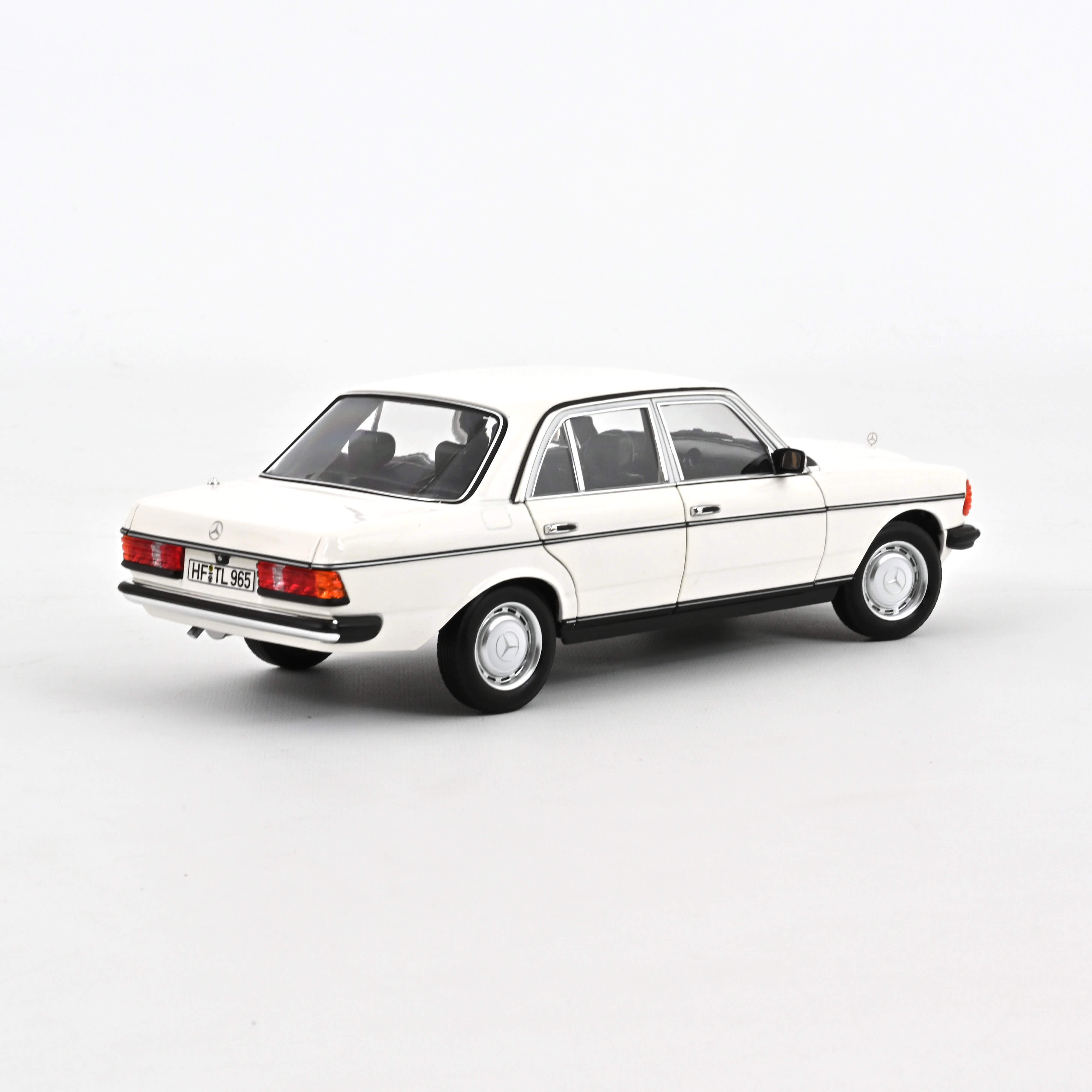 norev-mercedes-benz-200-1982-modellino-auto-1-18-bianco-youngtimer image 3