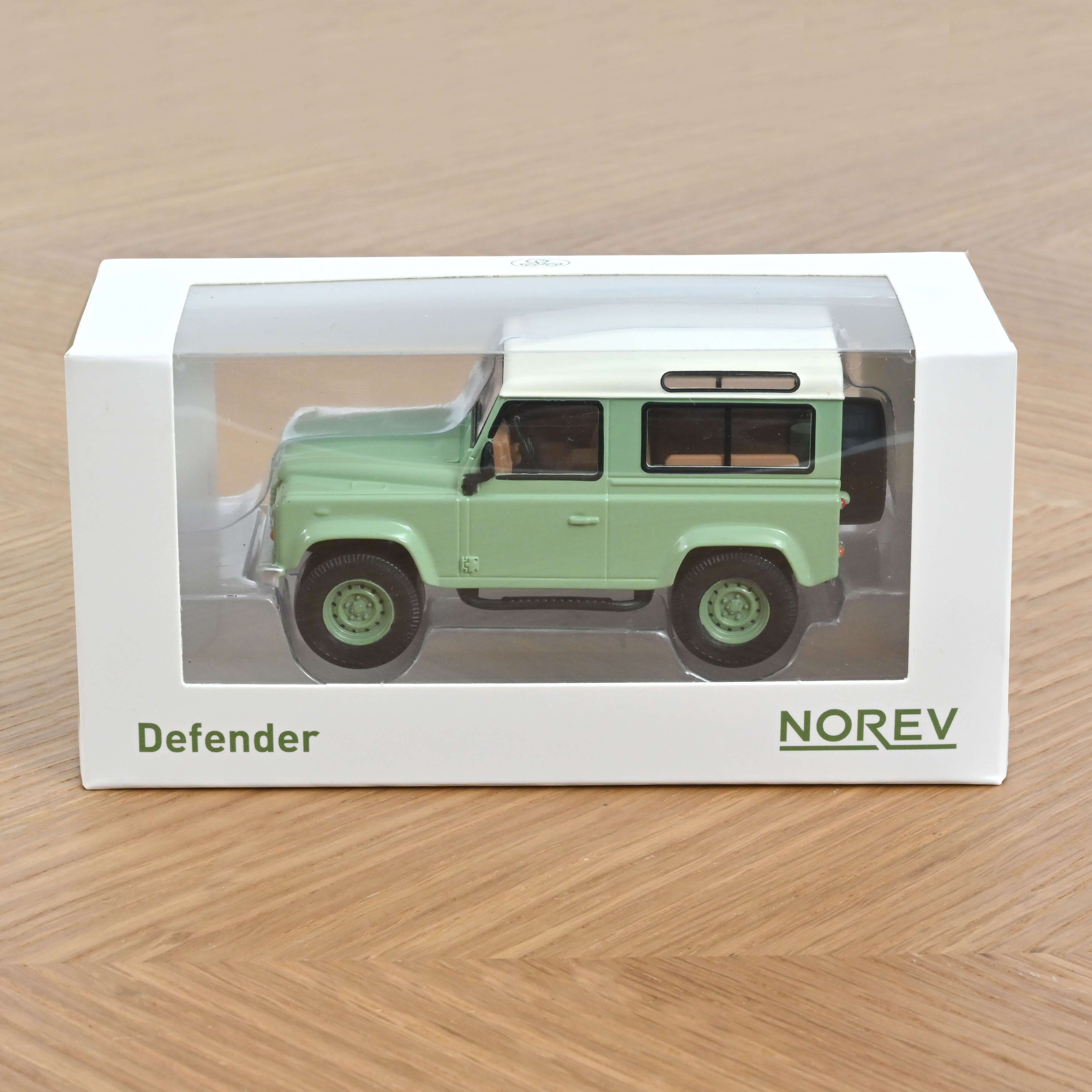 norev-land-rover-defender-1995-modellino-auto-1-43-verde-bianco image 3