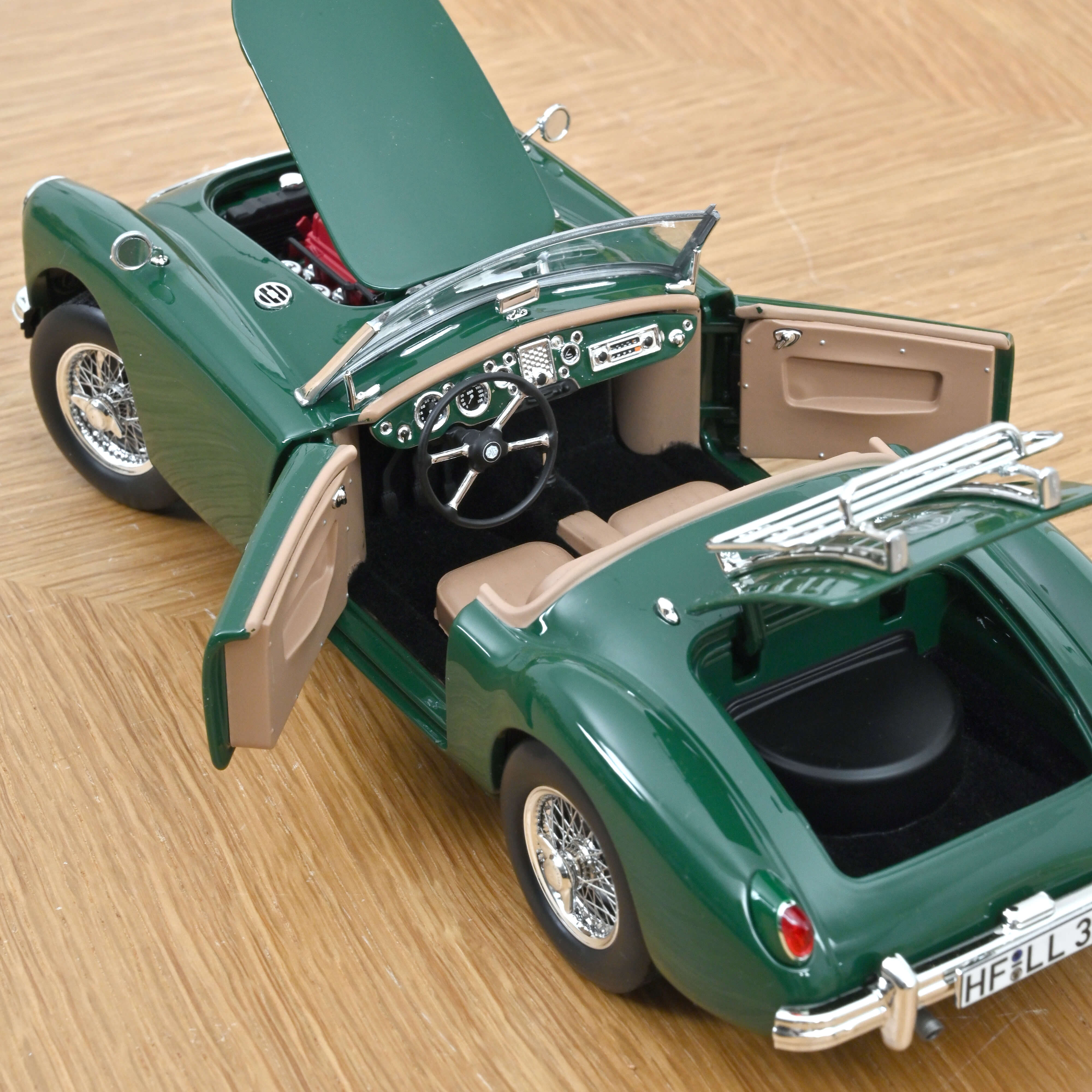 norev-mga-1955-modellino-auto-1-18-british-racing-green-roadster image 4