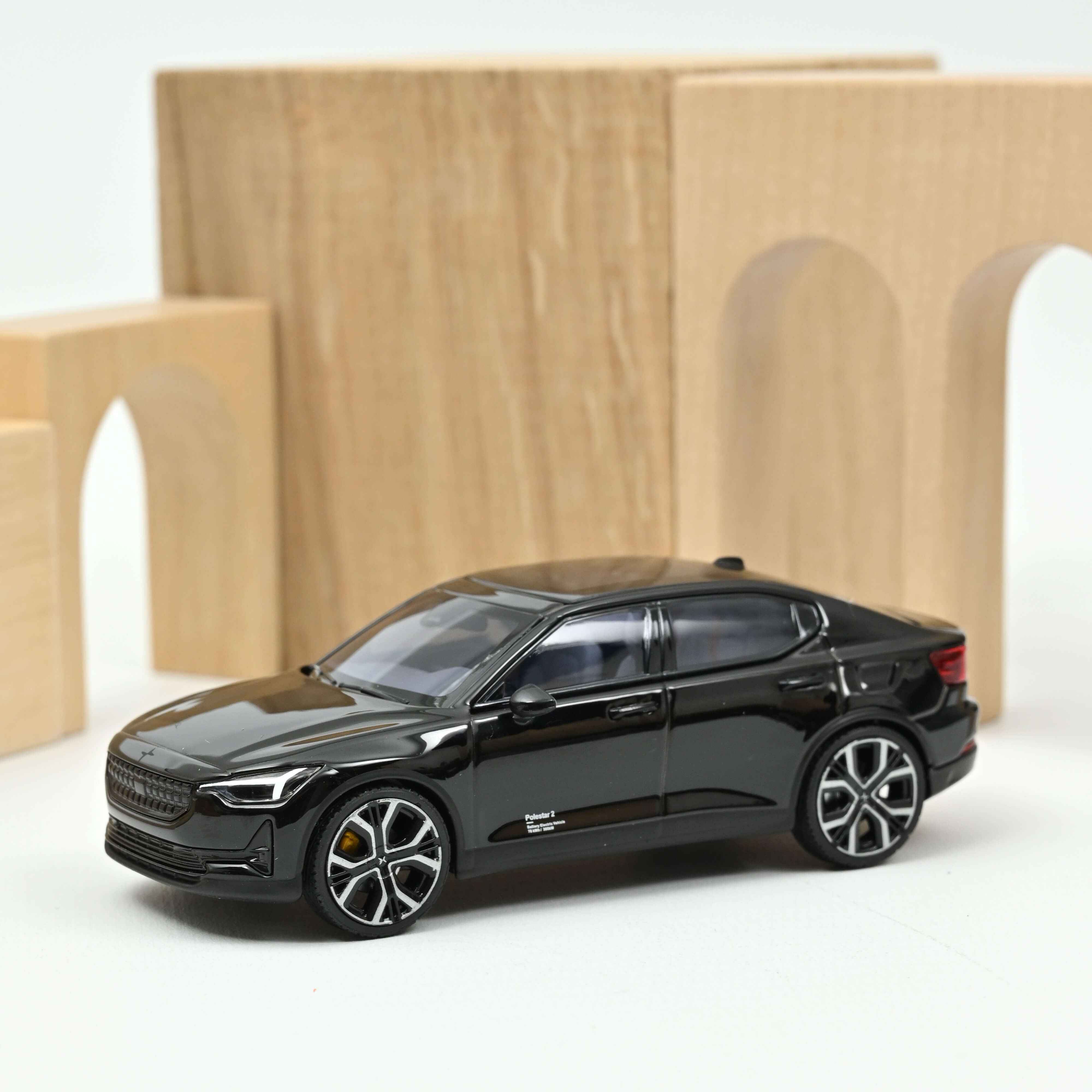 norev-polestar-2-2021-nero-void-modellino-auto-1-43 image 1