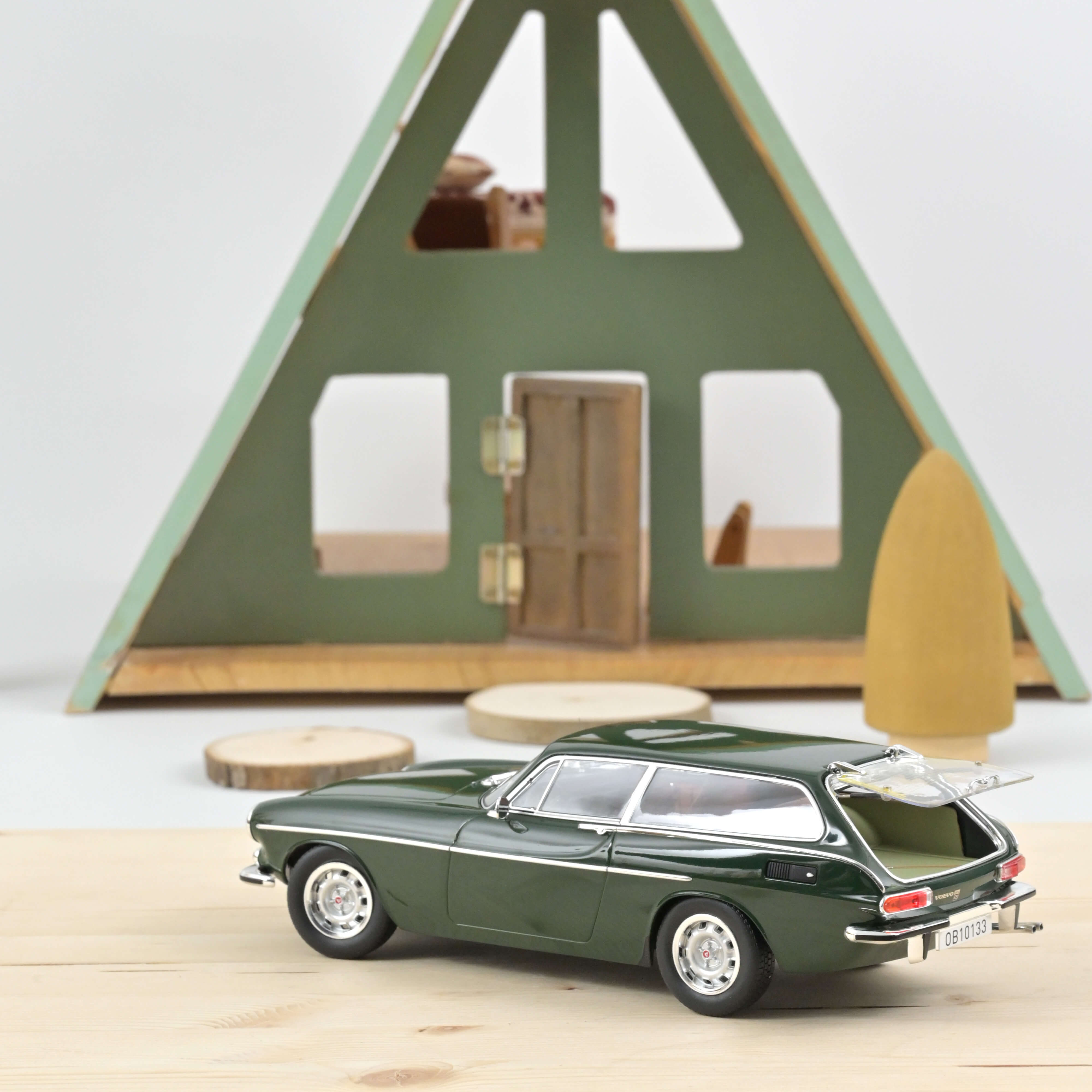 norev-volvo-1800-es-1973-modellino-auto-1-18-verde-scuro image 2