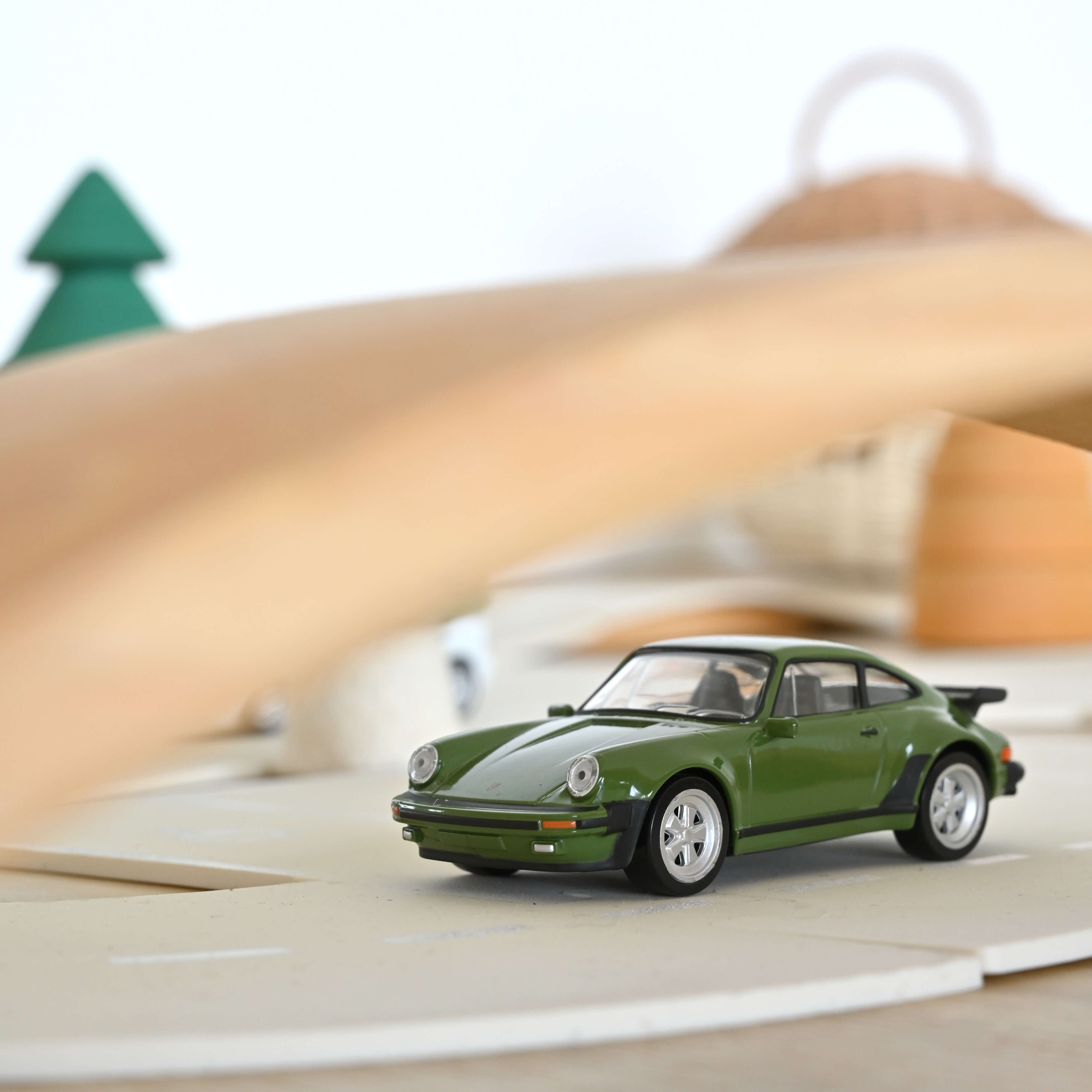 norev-porsche-911-turbo-1978-verde-oliva-jet-car-1-43 image 2