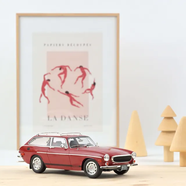 norev-volvo-1800-es-versione-us-1972-modellino-1-18-rosso-con-portapacchi image 1
