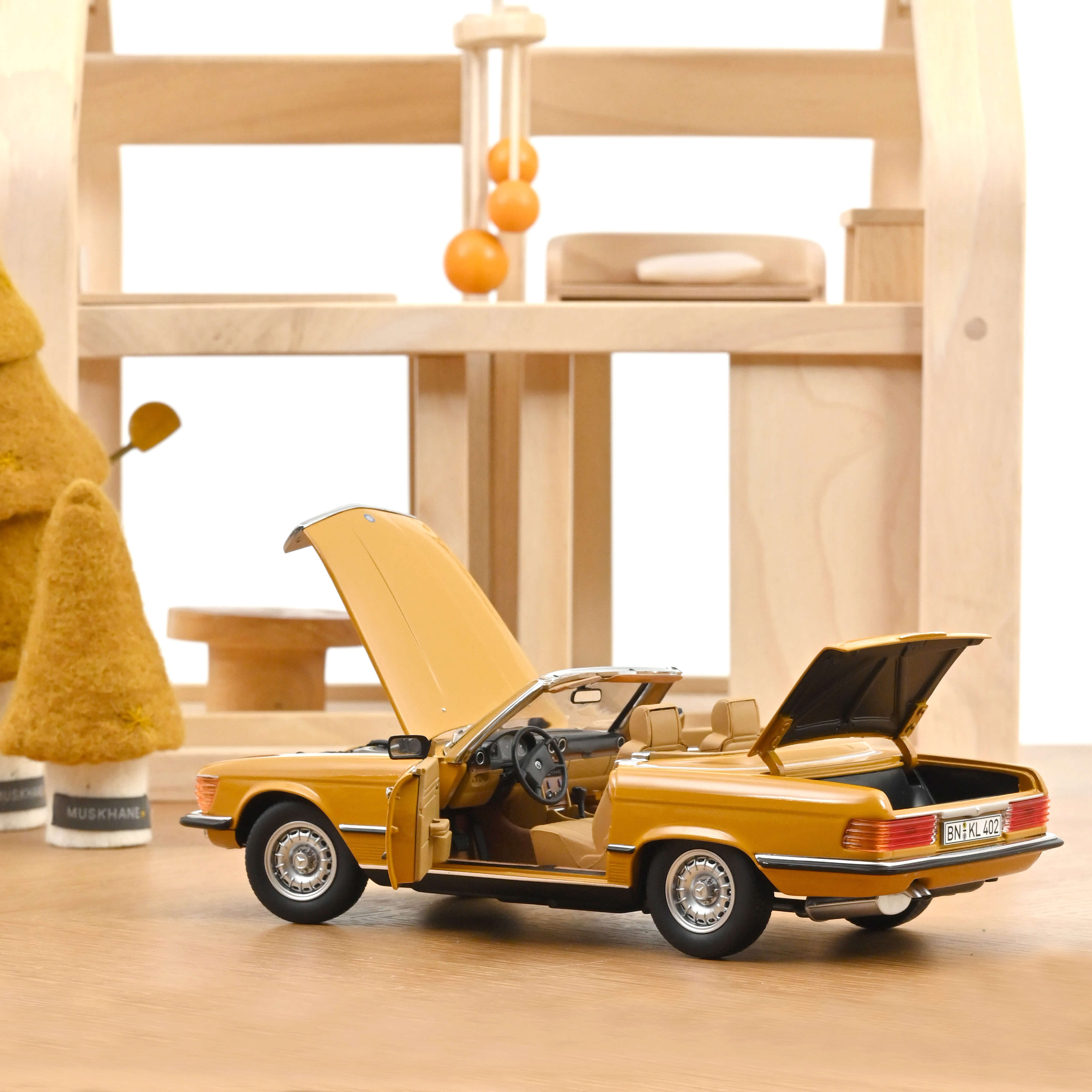 norev-mercedes-benz-450-sl-1975-arancione-cayenne-1-18-modellino-r107 image 3