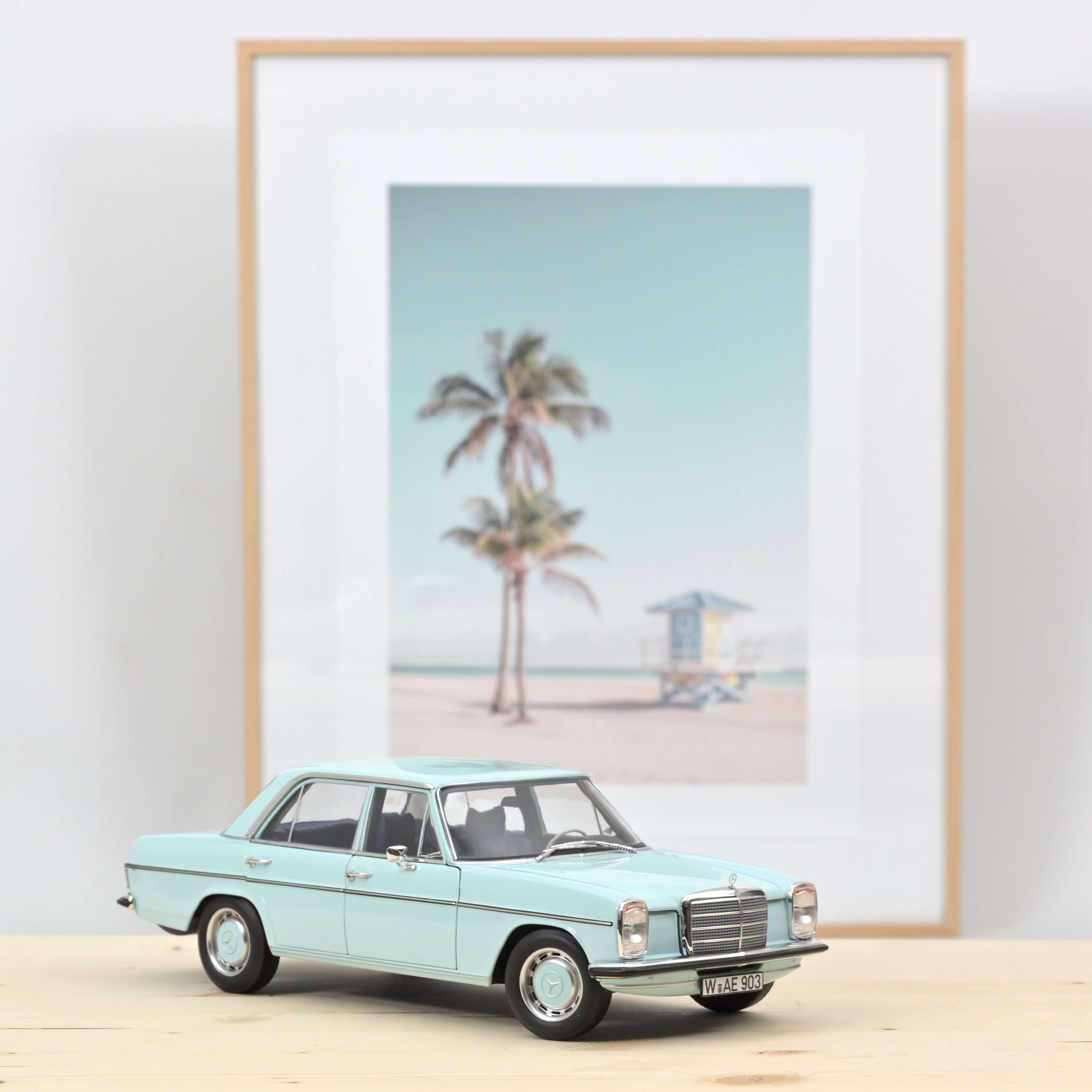 norev-mercedes-benz-200-1968-modellino-die-cast-1-18-azzurro-chiaro image 1