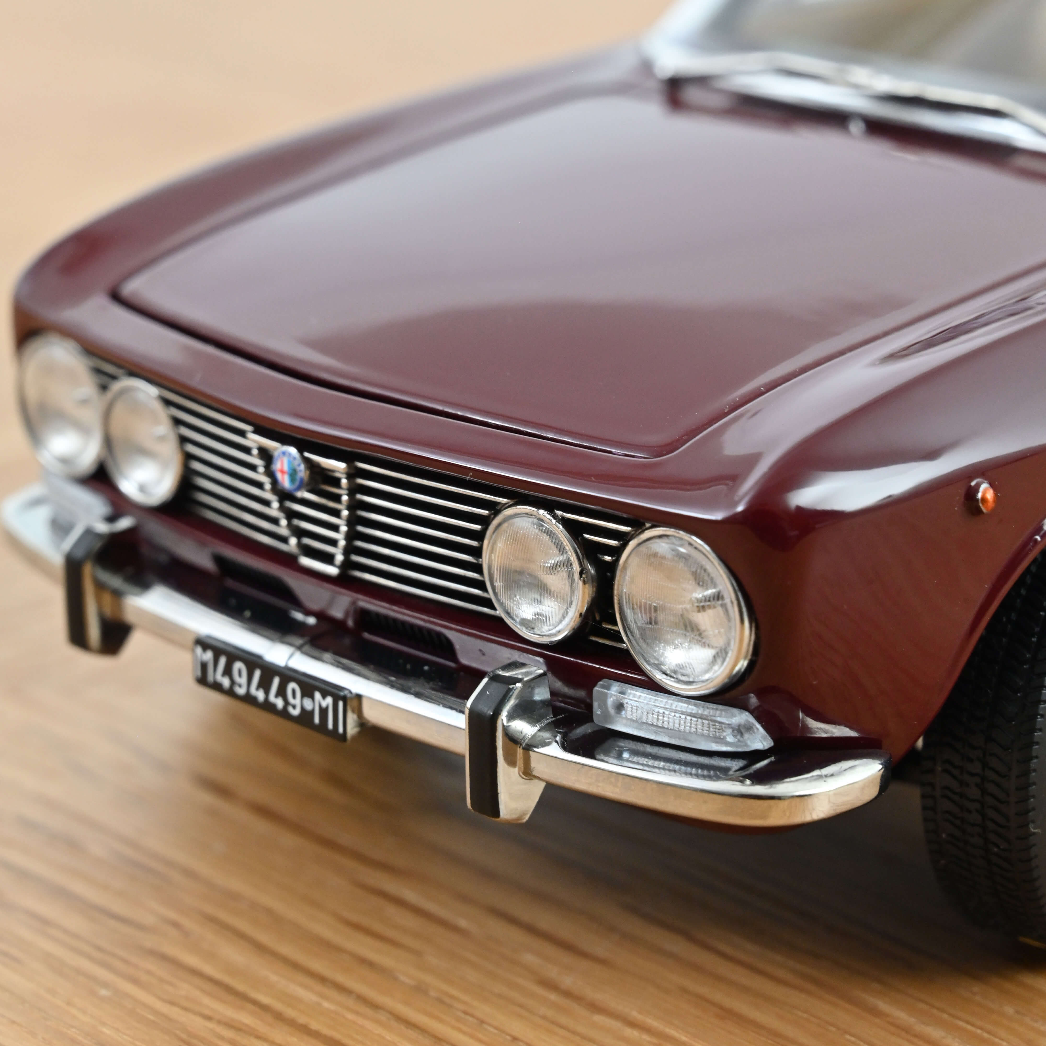 norev-alfa-romeo-2000-gtv-1973-amaranto-1-18-bertone image 6