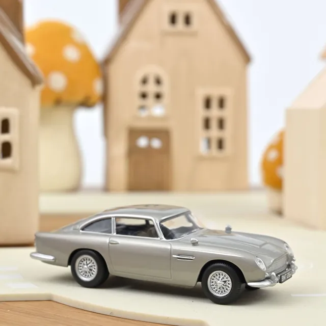 norev-aston-martin-db5-1963-modellino-auto-jet-car-1-43-silver-birch image 1