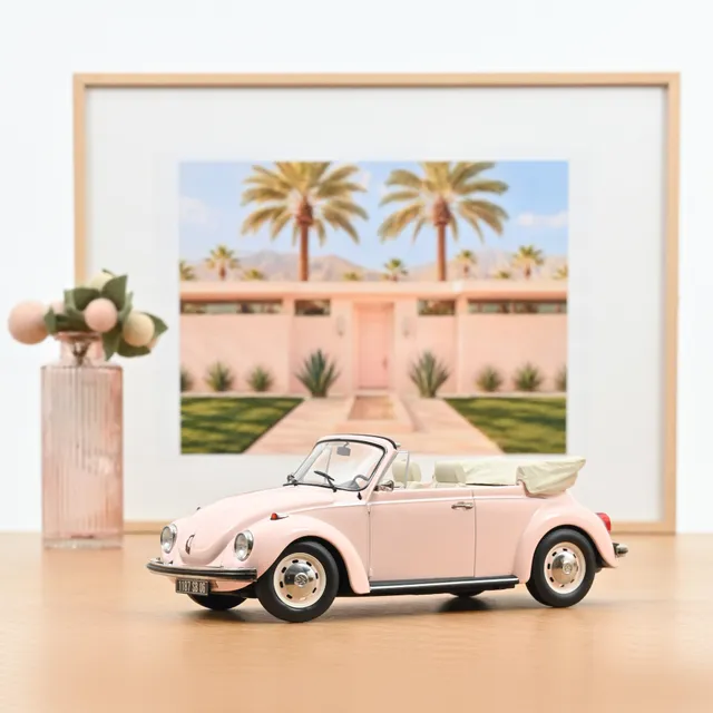 norev-vw-1303-maggiolino-cabriolet-1972-rosa-1-18-edizione-limitata-200-pcs image 1