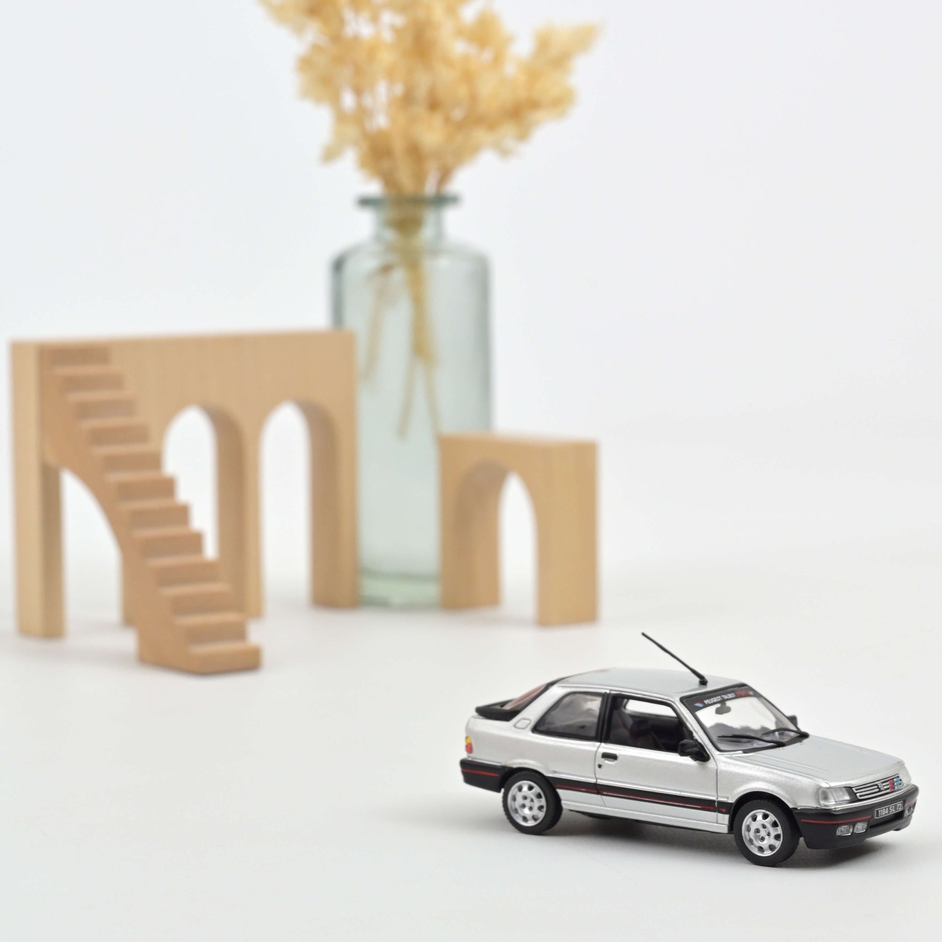 norev-peugeot-309-gti-1987-futura-grey-con-deco-pts-1-43 image 1