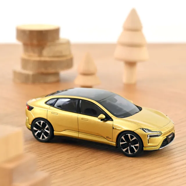 norev-polestar-4-2024-gold-1-43-modellino-auto-die-cast image 1