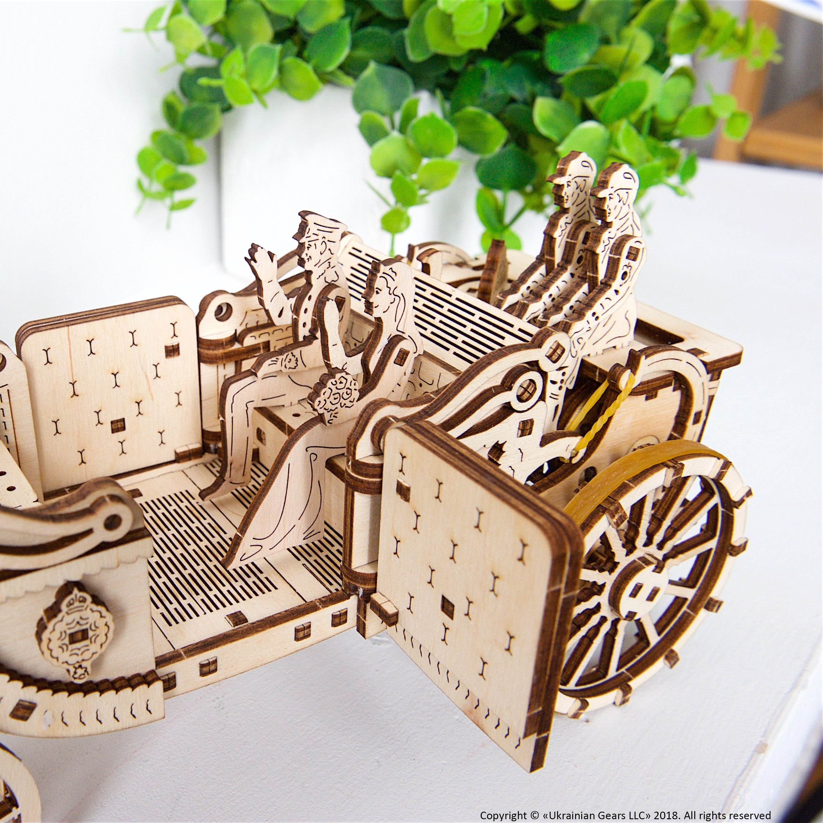ugears-carrozza-reale-royal-carriage-kit-legno-3d image 4