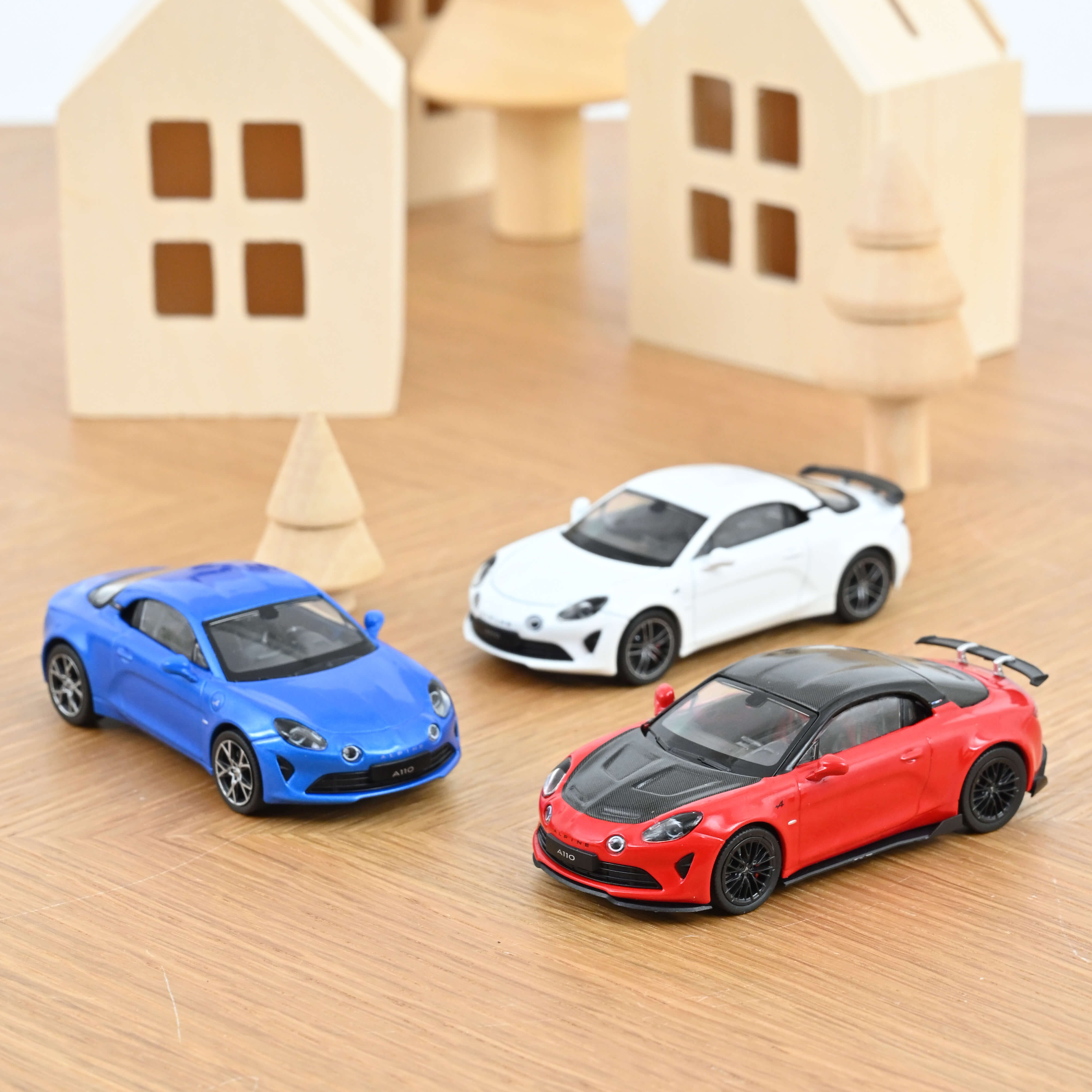 norev-coffret-alpine-a110-2025-tricolore-1-43-modellino-auto-set-3-pezzi-edizion image 2