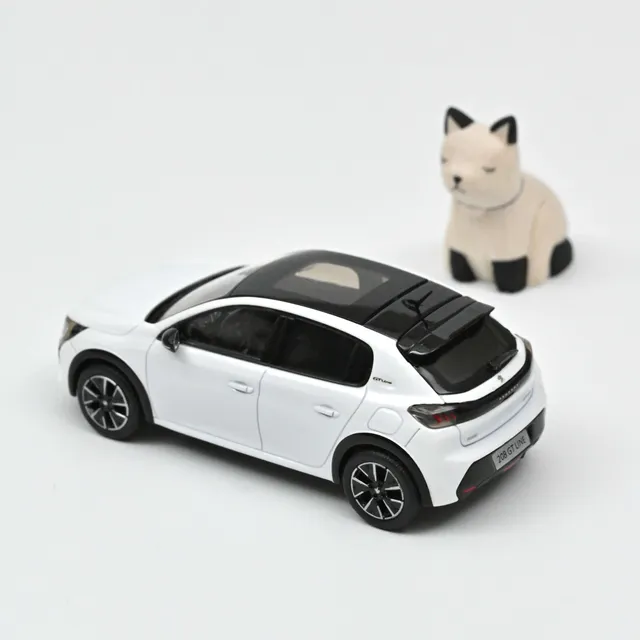 norev-peugeot-208-gt-line-2019-modellino-auto-1-43-bianco-perla image 1