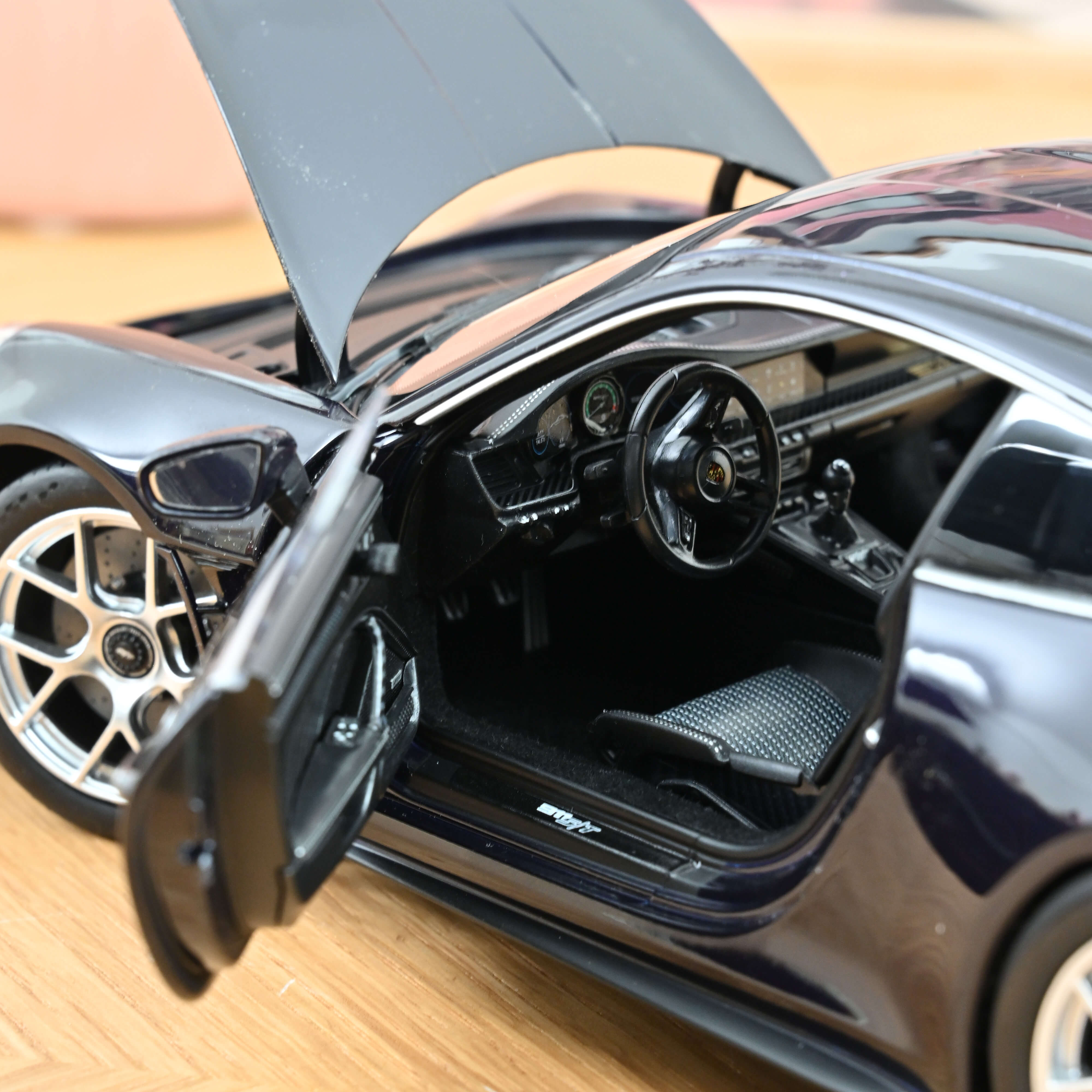 norev-porsche-911-s-t-2023-viola-metallizzato-1-18-modellino-edizione-limitata-4 image 4