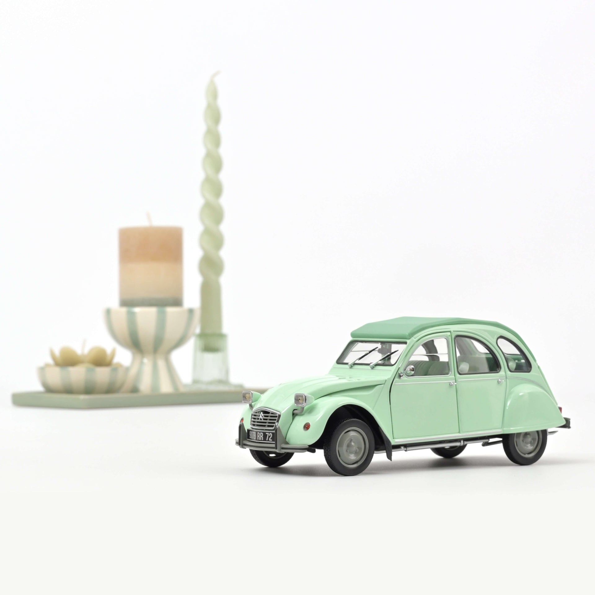norev-citro-n-2cv-6-club-1982-modellino-auto-1-18-verde-giada-2 image 1