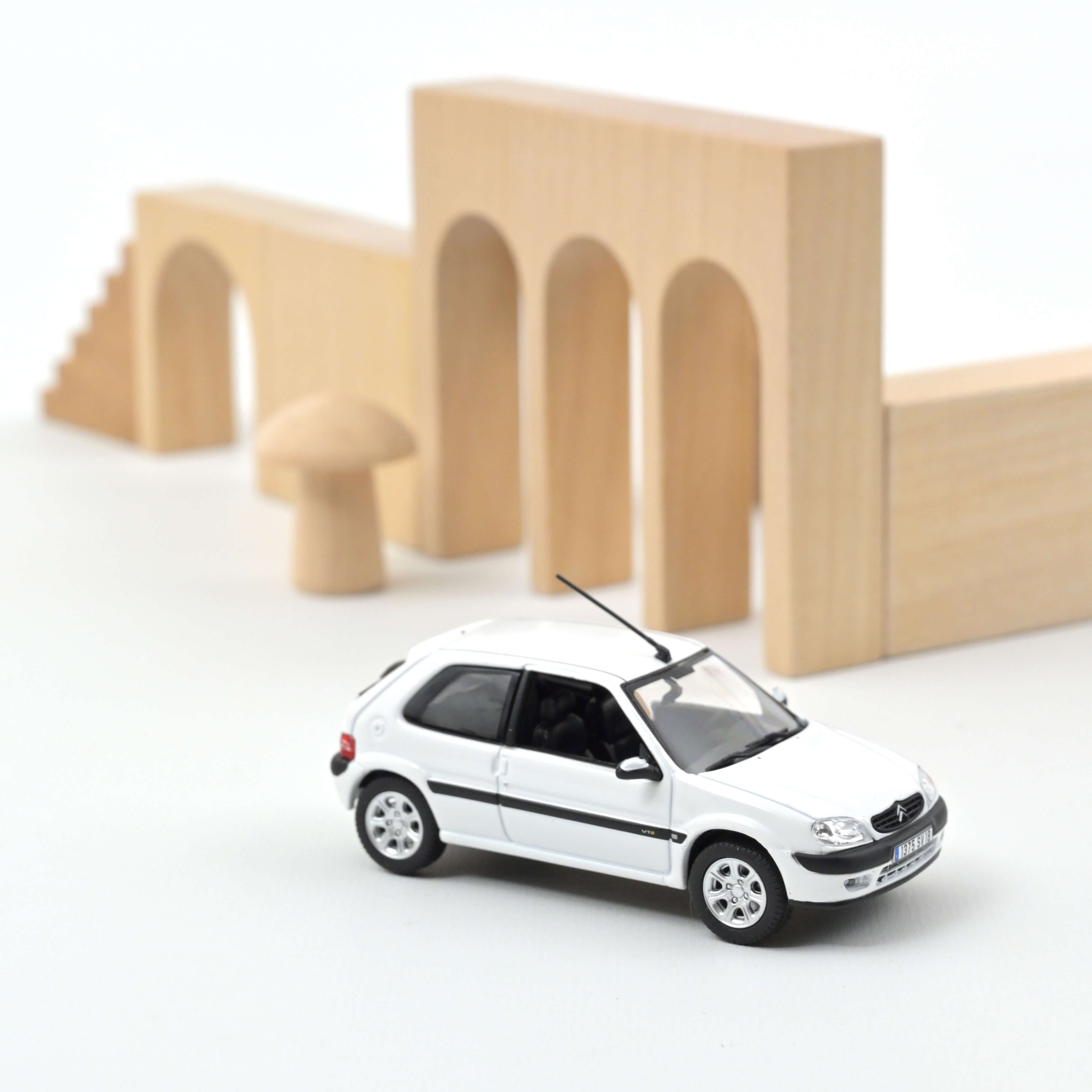 norev-citro-n-saxo-vts-2000-bianco-banquise-1-43-modellino-die-cast image 1