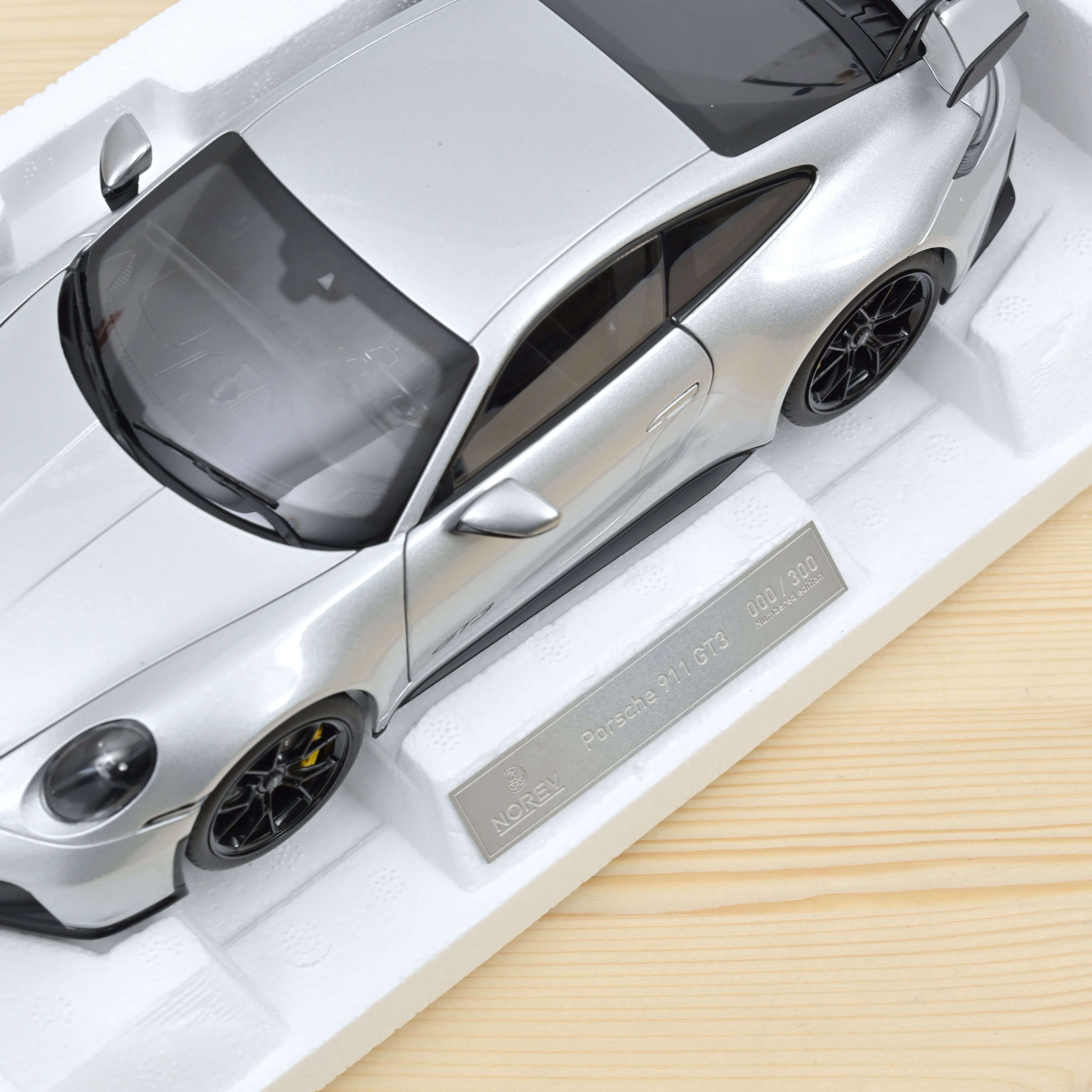 norev-porsche-911-gt3-2021-1-18-argento-gt-metallizzato-300-pz image 3