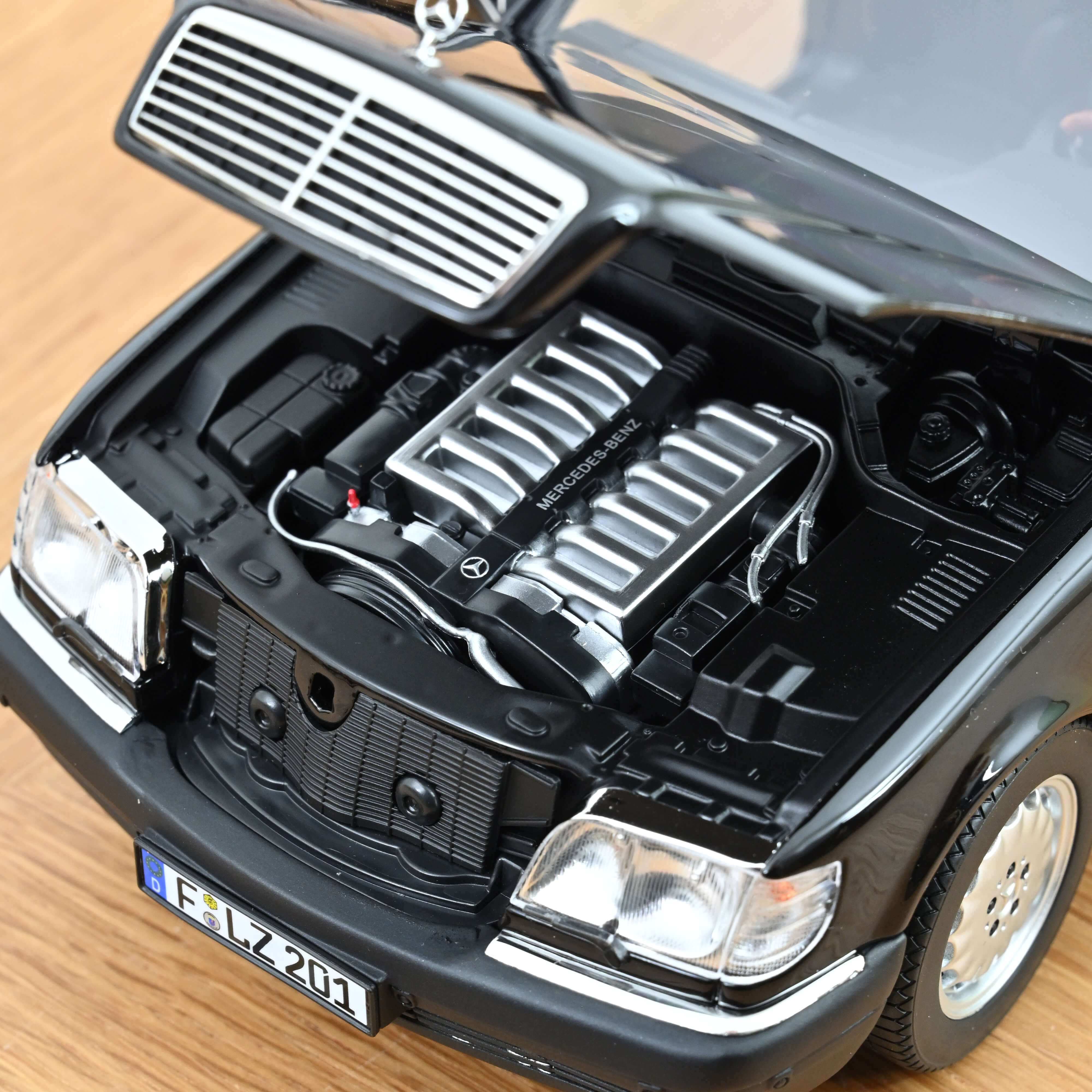 norev-mercedes-benz-s600-1997-modellino-auto-1-18-nero-ossidiana-metallizzato image 5