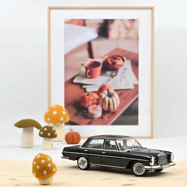 norev-mercedes-benz-280-se-w108-1968-modellino-auto-1-18-verde-pino image 1