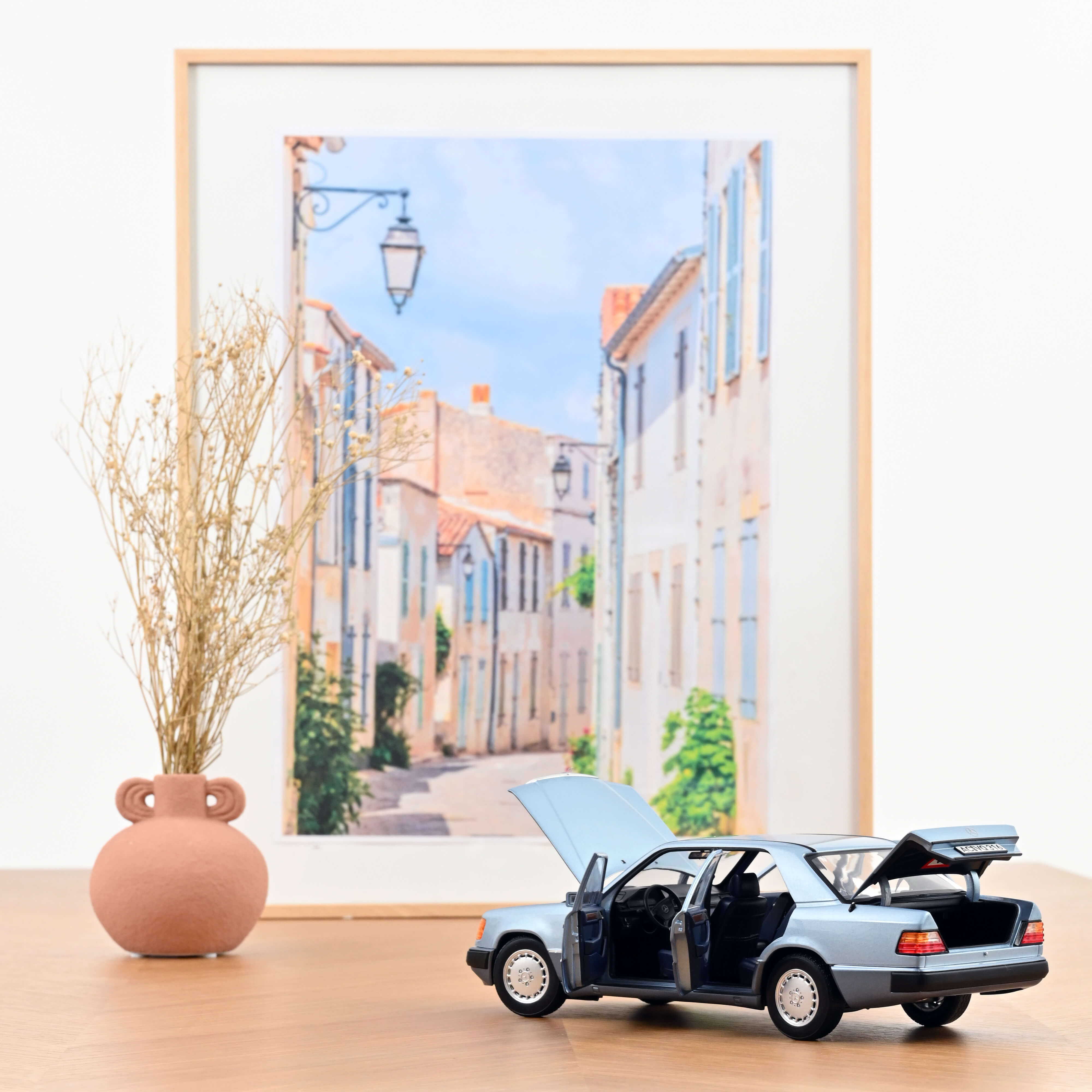 norev-mercedes-benz-230-e-1990-berlina-1-18-blu-chiaro-metallizzato image 2