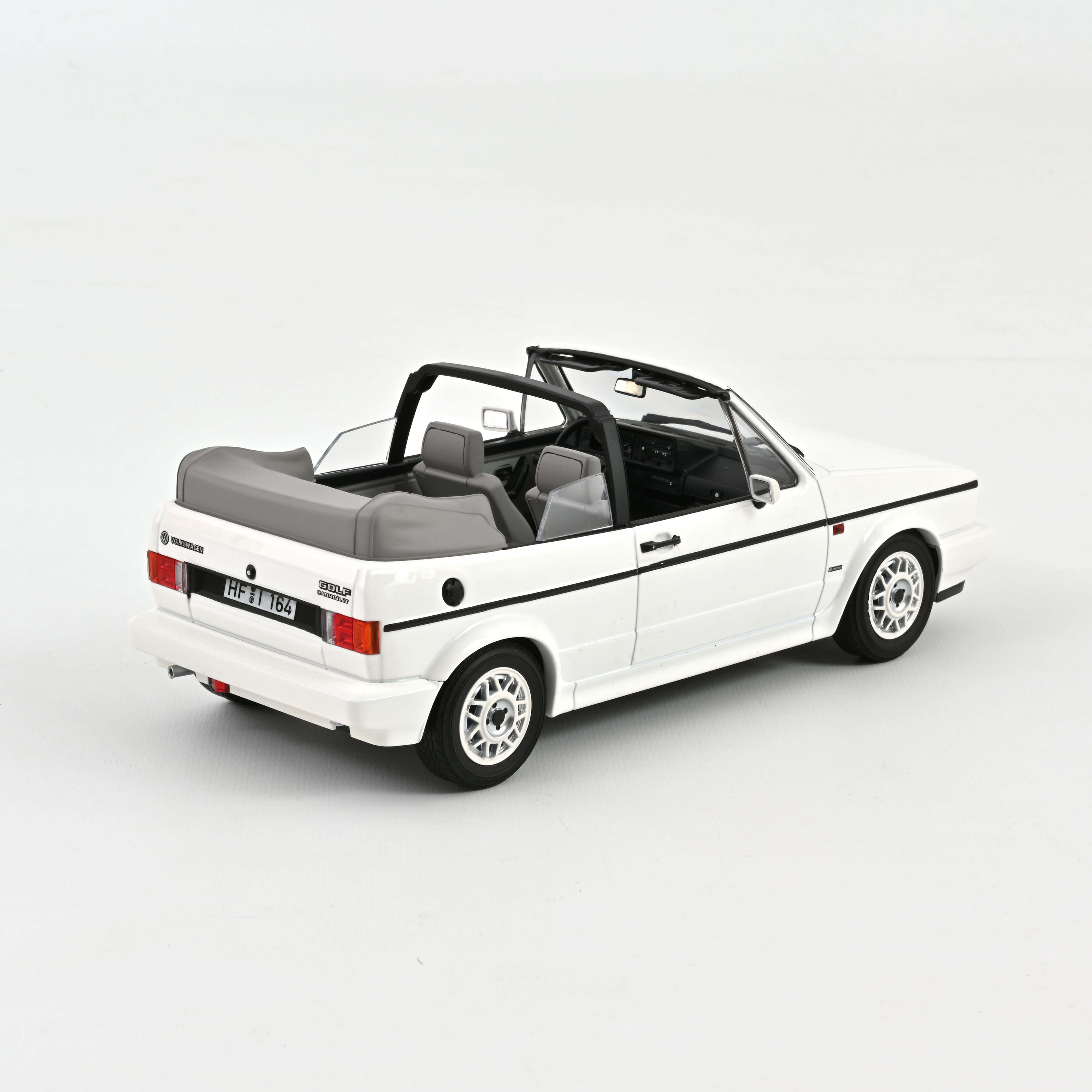 norev-vw-golf-cabriolet-1992-bianca-1-18 image 2