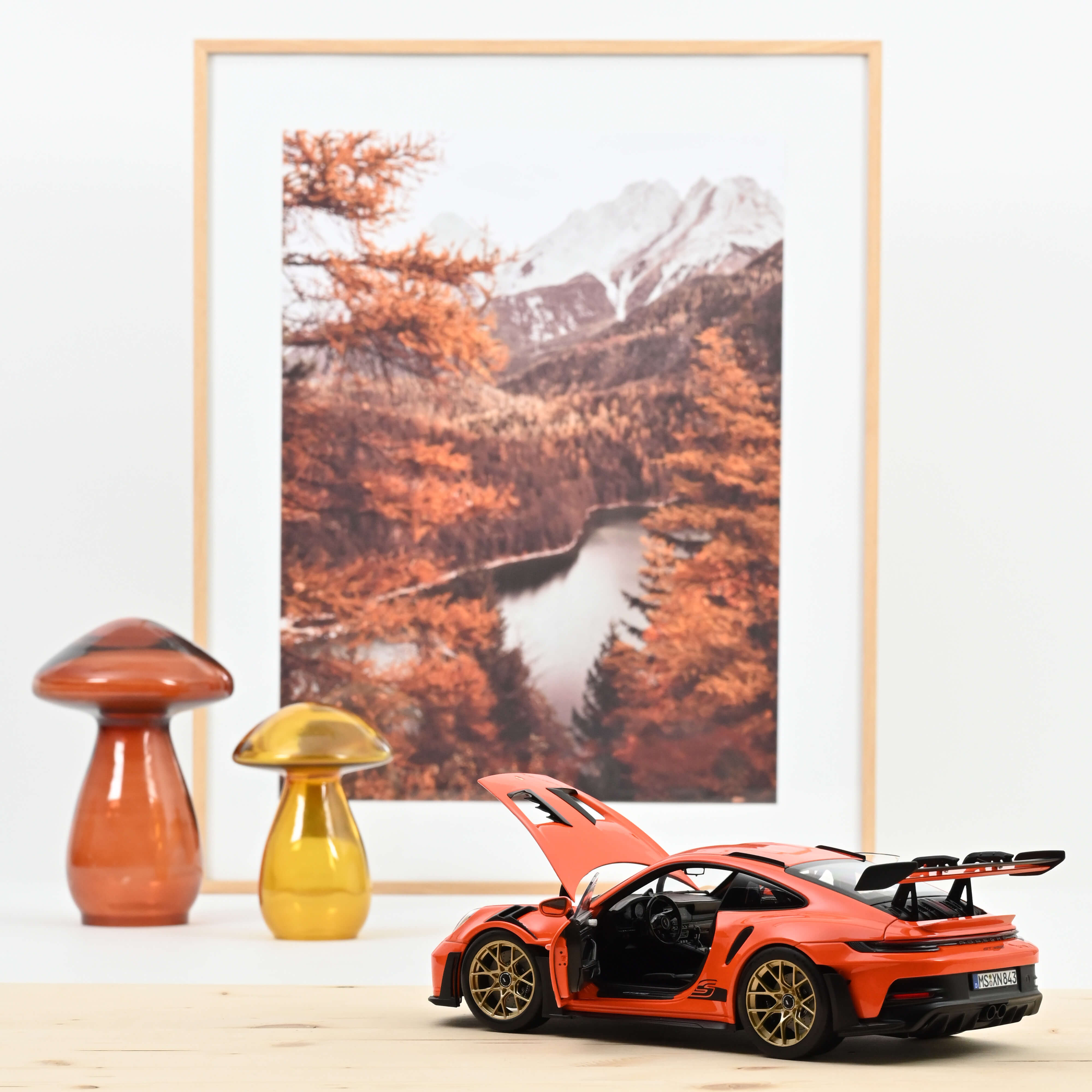 norev-porsche-911-gt3-rs-2022-arancione-golfo-1-18-modellino-auto-jet-car image 2