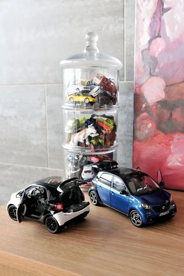norev-smart-fortwo-2015-1-18-modellino-auto-black-white image 1