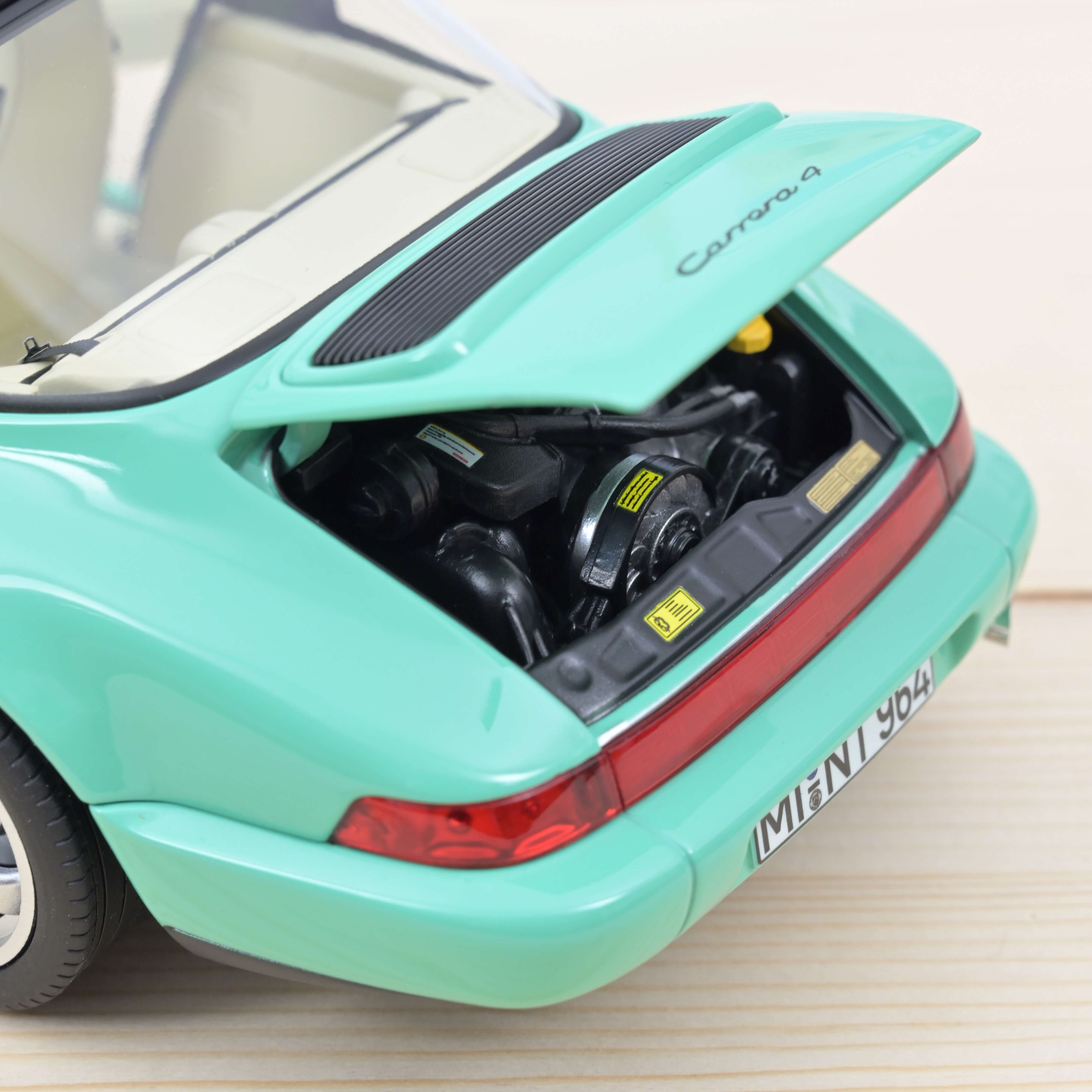 norev-porsche-911-carrera-4-targa-1991-verde-menta-1-18-200-pezzi image 4