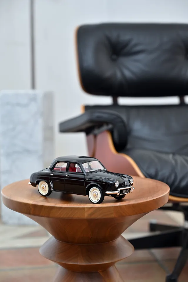 norev-renault-dauphine-1958-nera-1-18 image 1