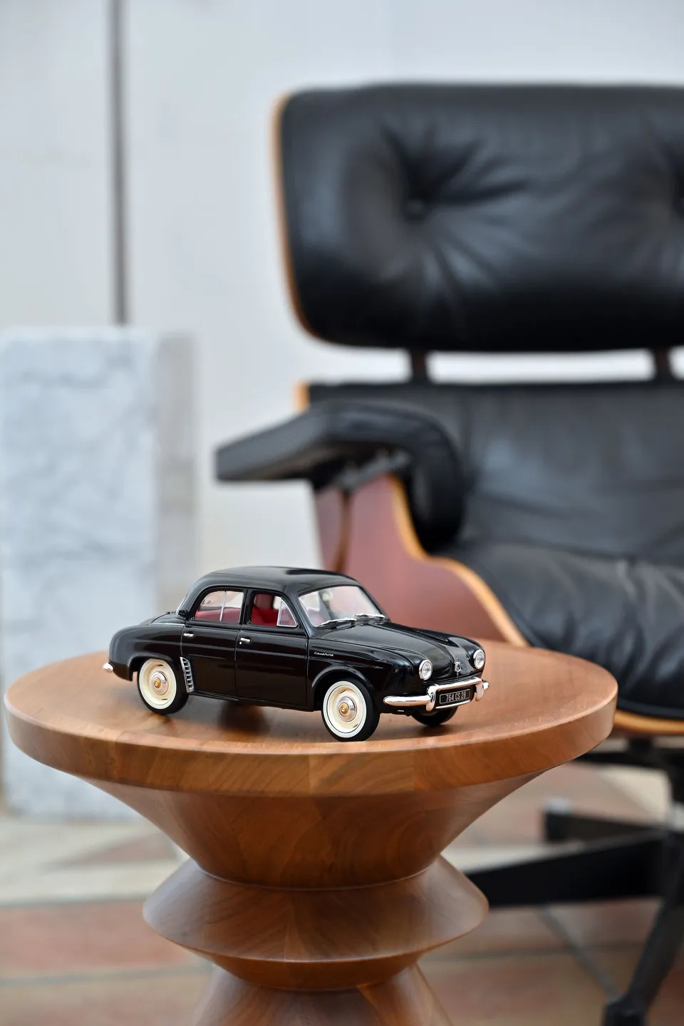 norev-renault-dauphine-1958-nera-1-18 image 1