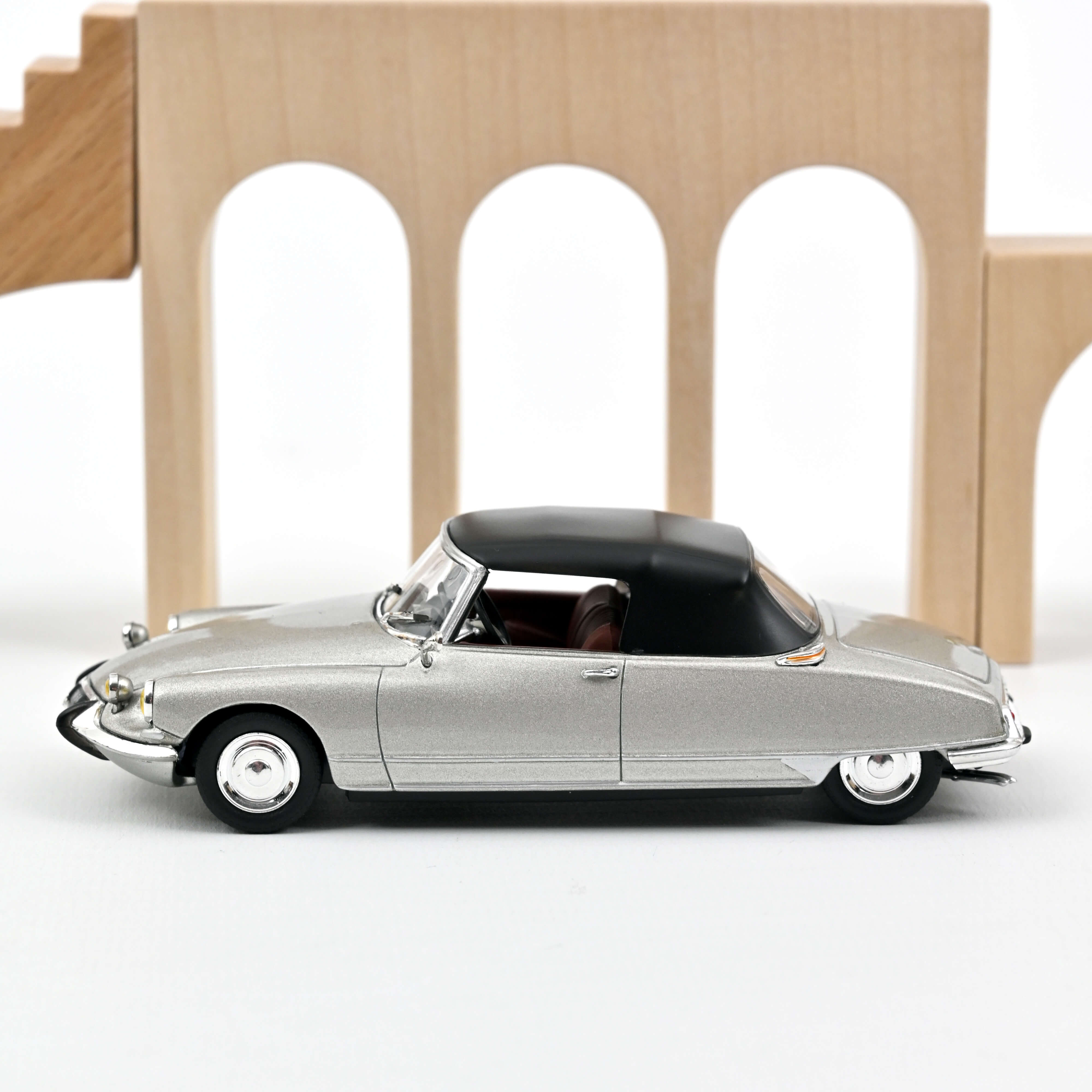 norev-citro-n-ds-19-cabriolet-1965-gris-perle-modellino-auto-1-43 image 2