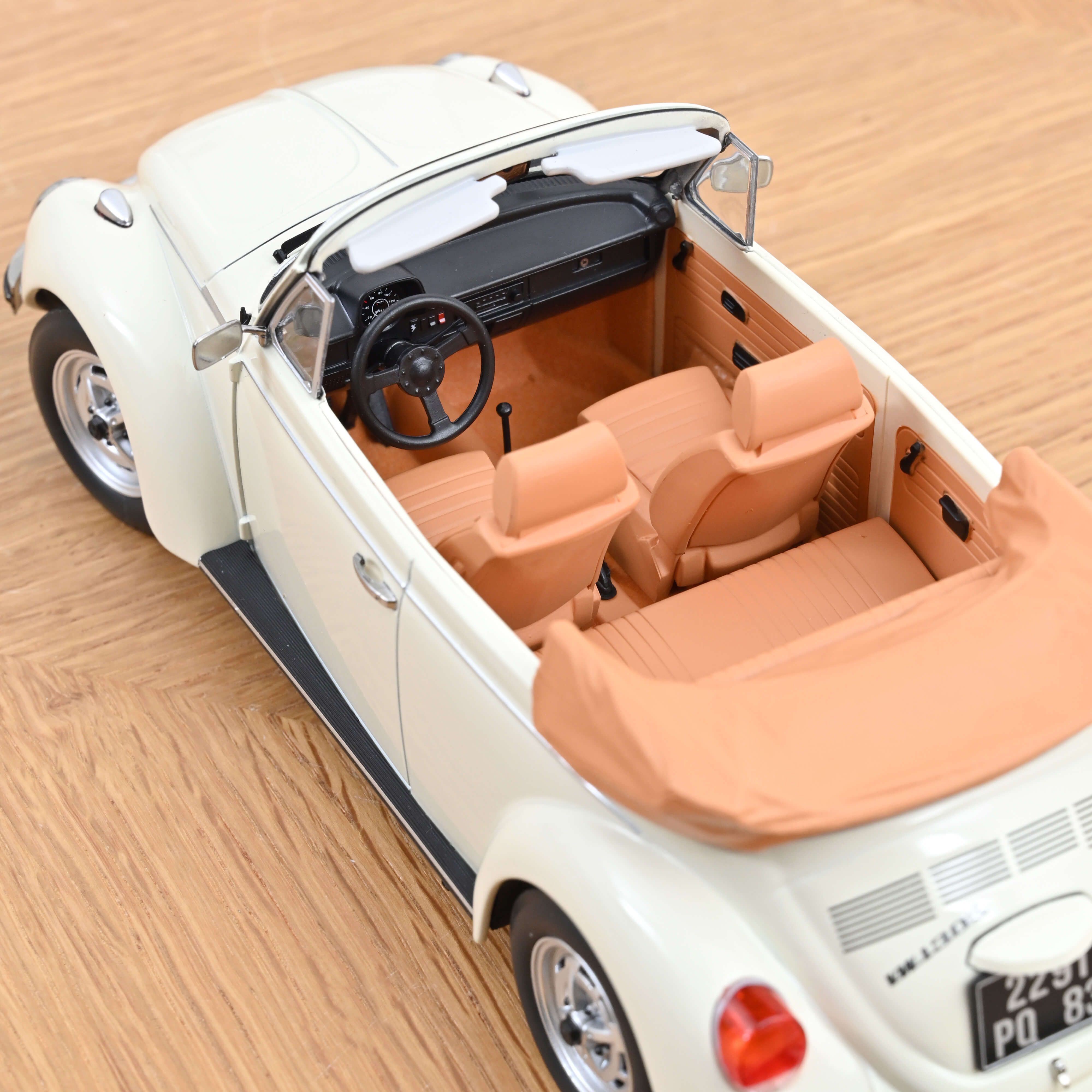 norev-vw-1303-maggiolino-cabriolet-1972-bianco-crema-1-18 image 3