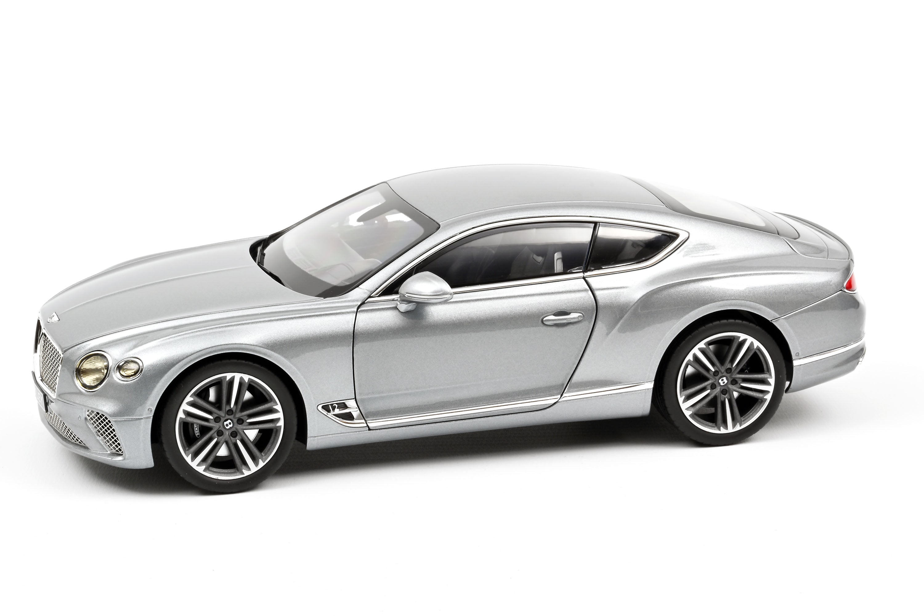 norev-bentley-continental-gt-2018-modellino-auto-1-18-hallmark-metallizzato image 3