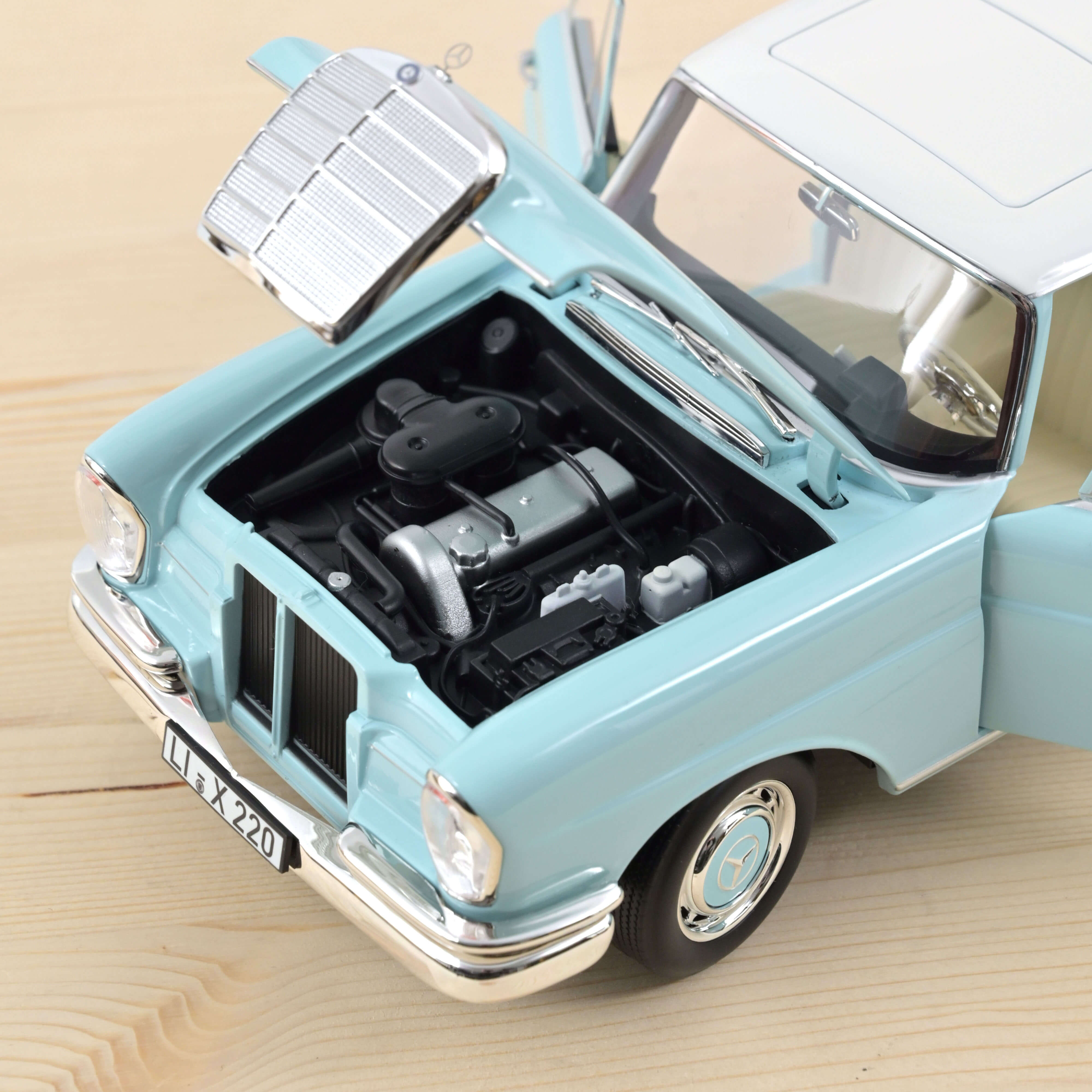 norev-mercedes-benz-220-s-1965-azzurro-chiaro-1-18 image 3