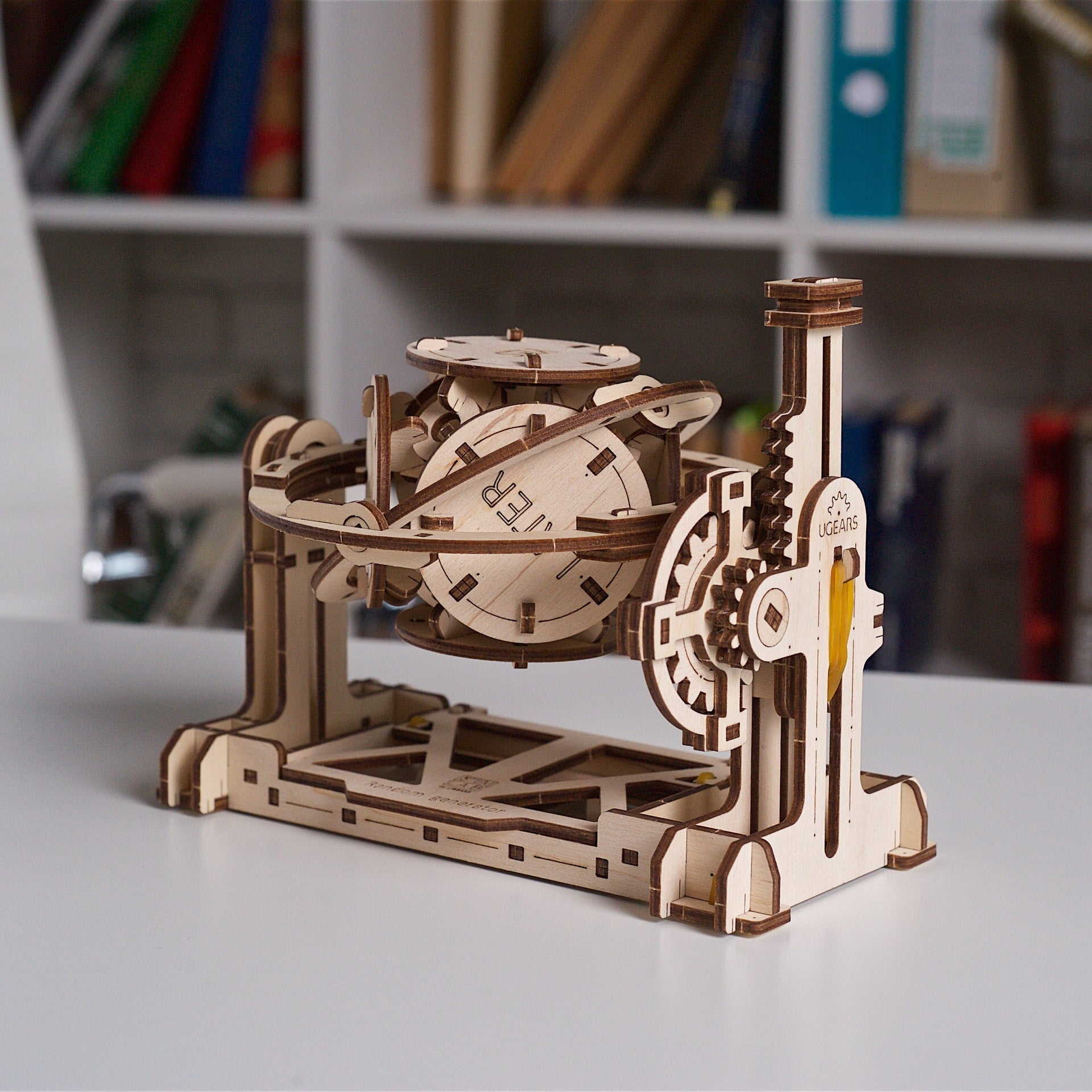 ugears-random-generator-kit-meccanico-educativo-in-legno image 8