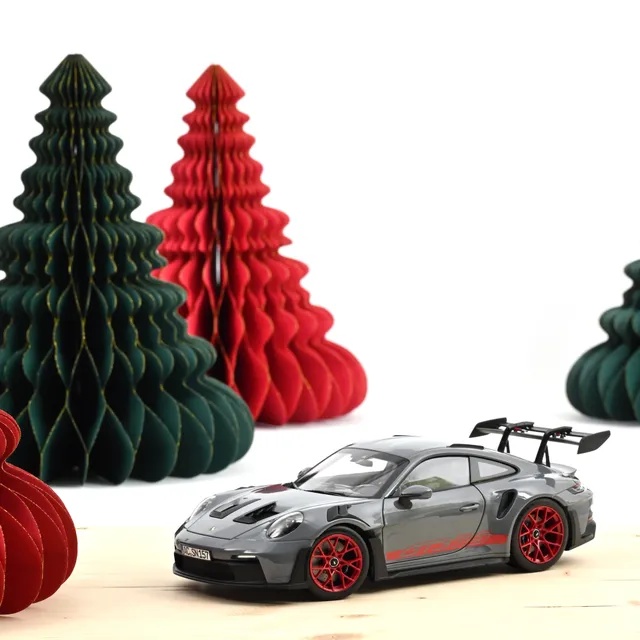norev-porsche-911-gt3-rs-992-2022-grigio-artico-rosso-pyro-modellino-auto-1-18 image 1