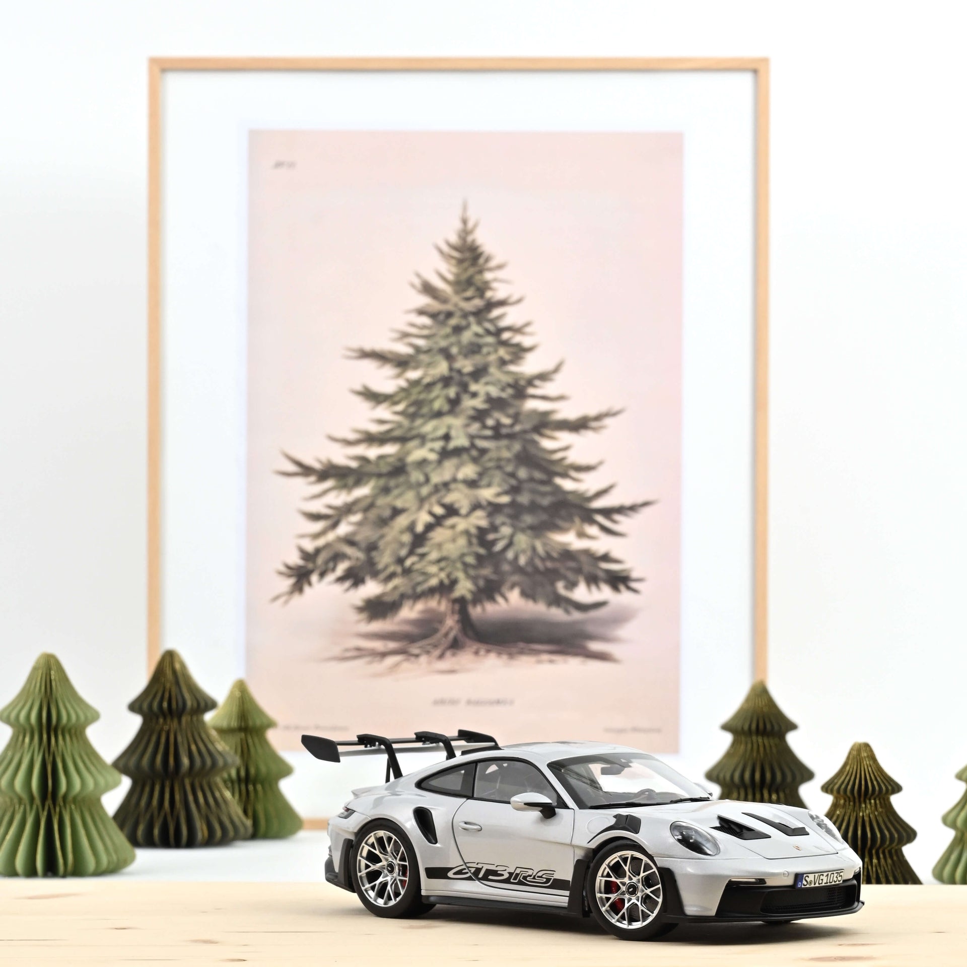 norev-porsche-911-gt3-rs-992-2022-modellino-auto-1-18-grigio-ghiaccio image 1