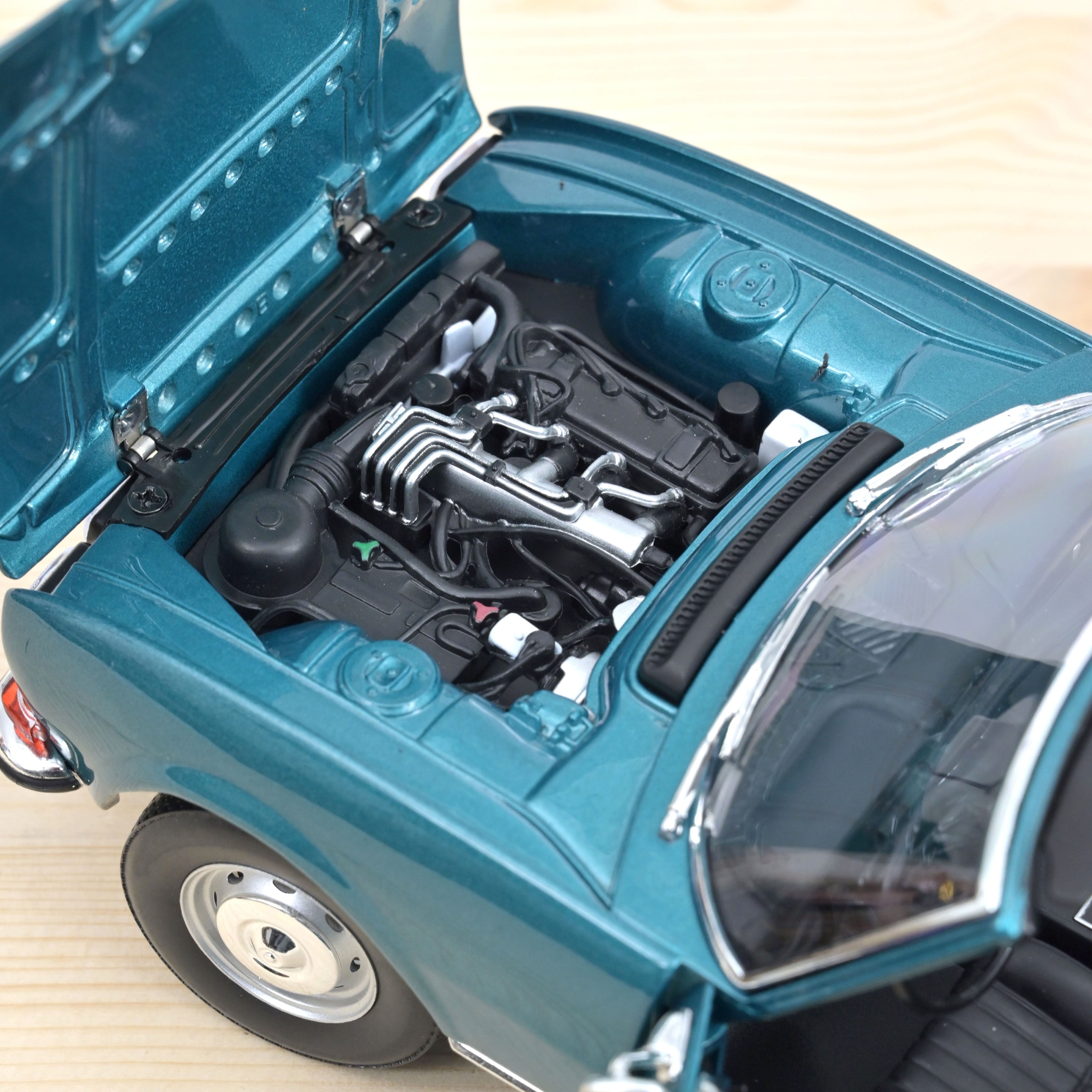norev-peugeot-504-cabriolet-1969-modellino-1-18-blu-metallizzato-250-pz image 4