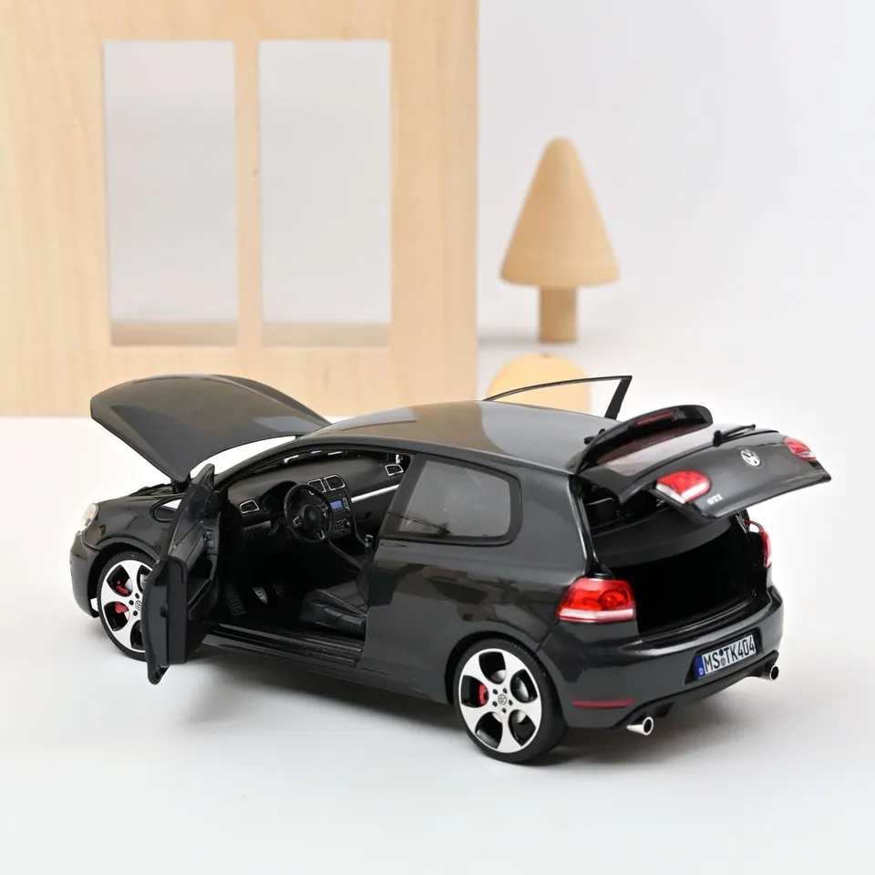 norev-vw-golf-gti-2009-modellino-auto-1-18-grigio-metallizzato image 1