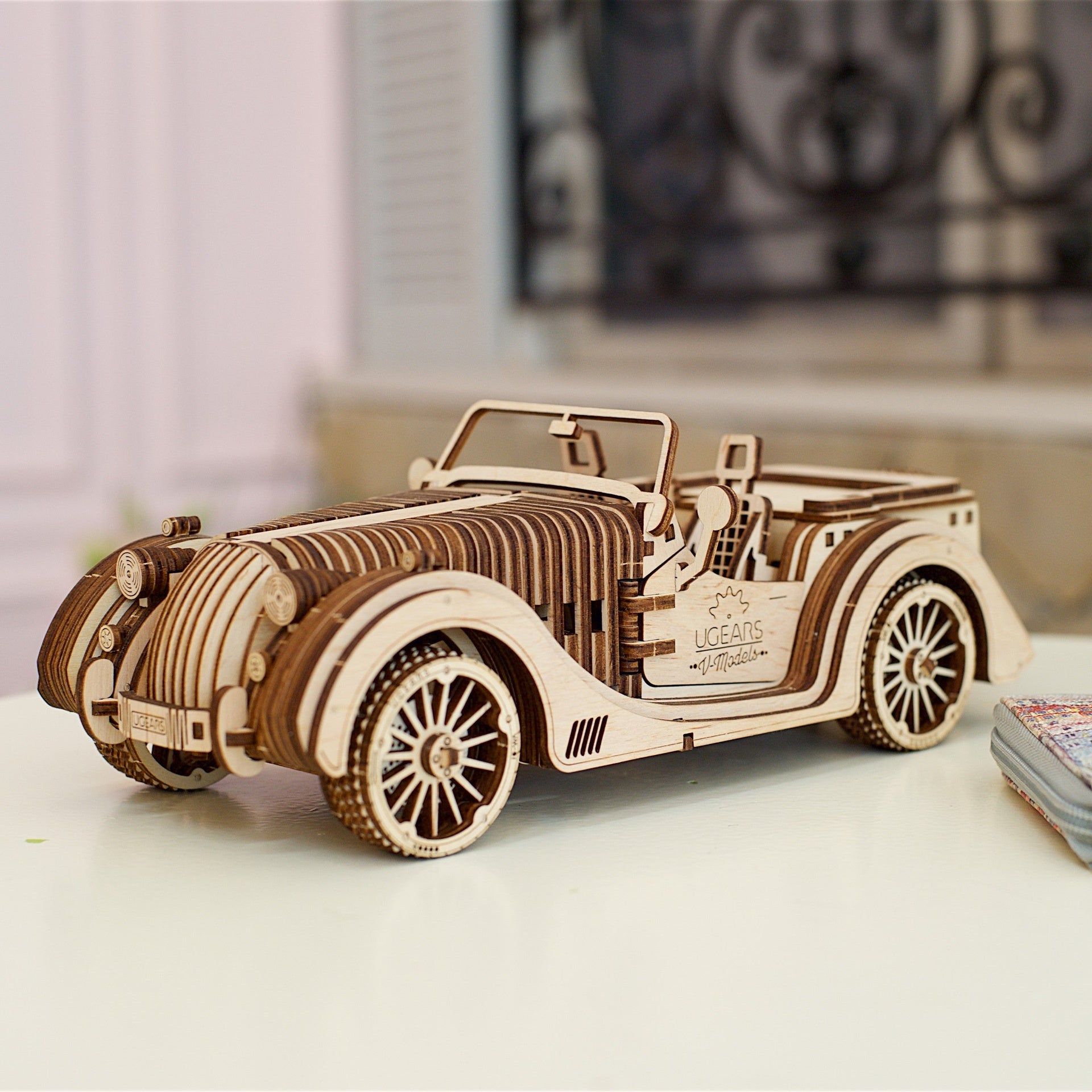 ugears-roadster-vm-01-modello-meccanico-in-legno-auto-sportiva-retr-da-assemblar image 8
