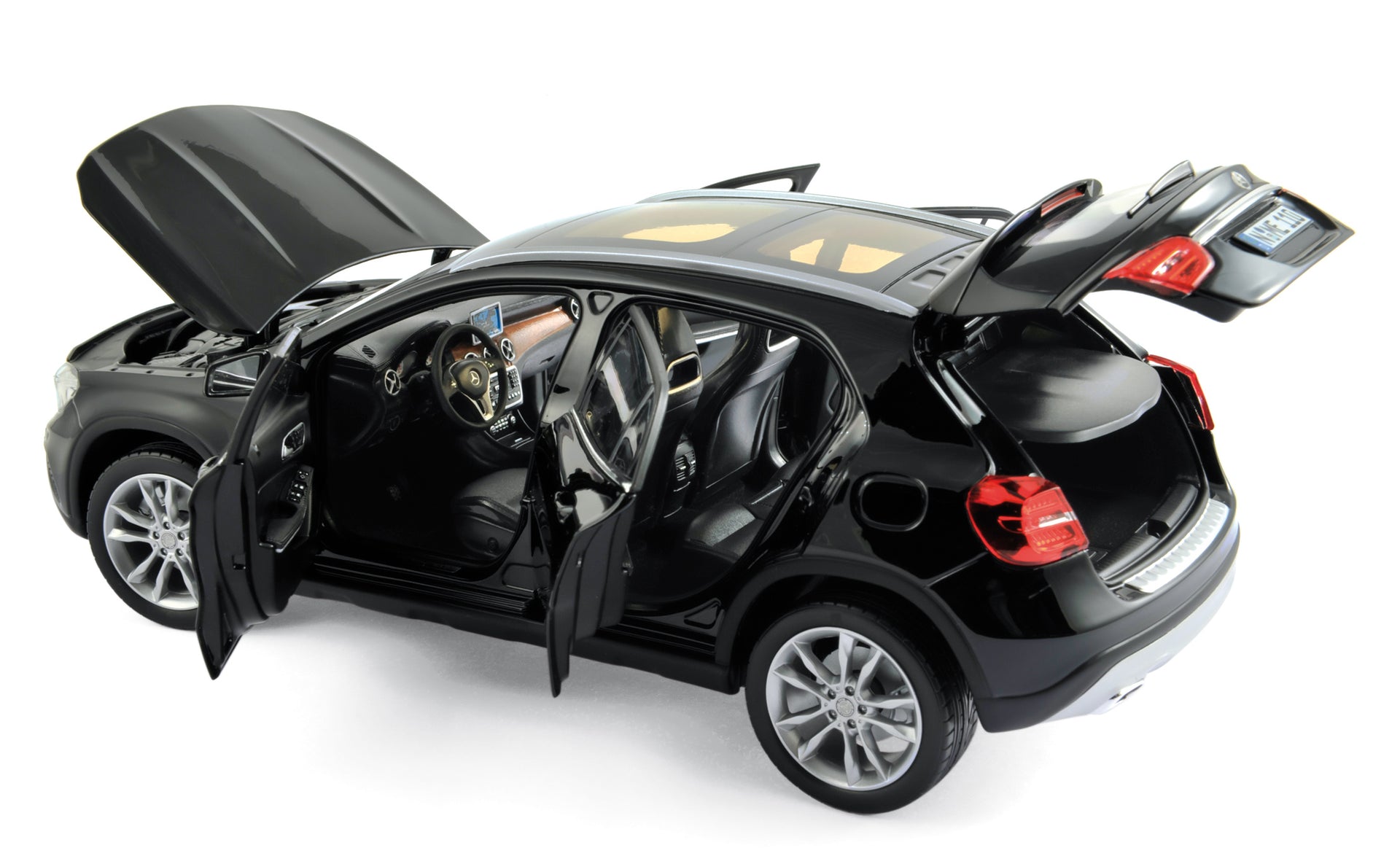 norev-mercedes-benz-gla-2014-1-18-modellino-suv-die-cast-nero image 1
